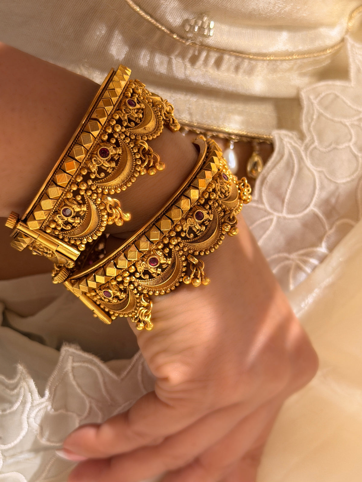 Padmini Rajwadi Scallop Bangle