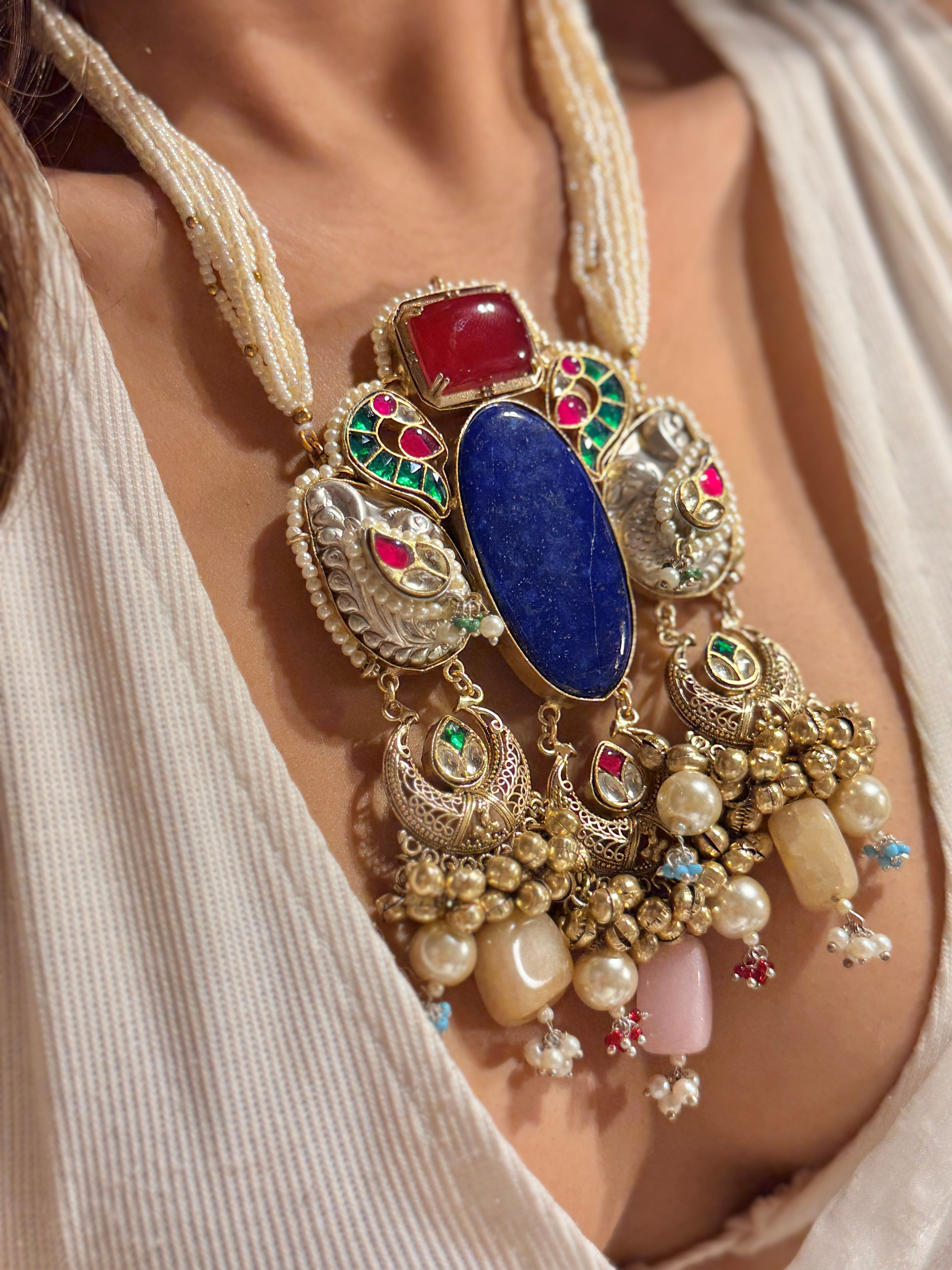 Neehari Moti mala