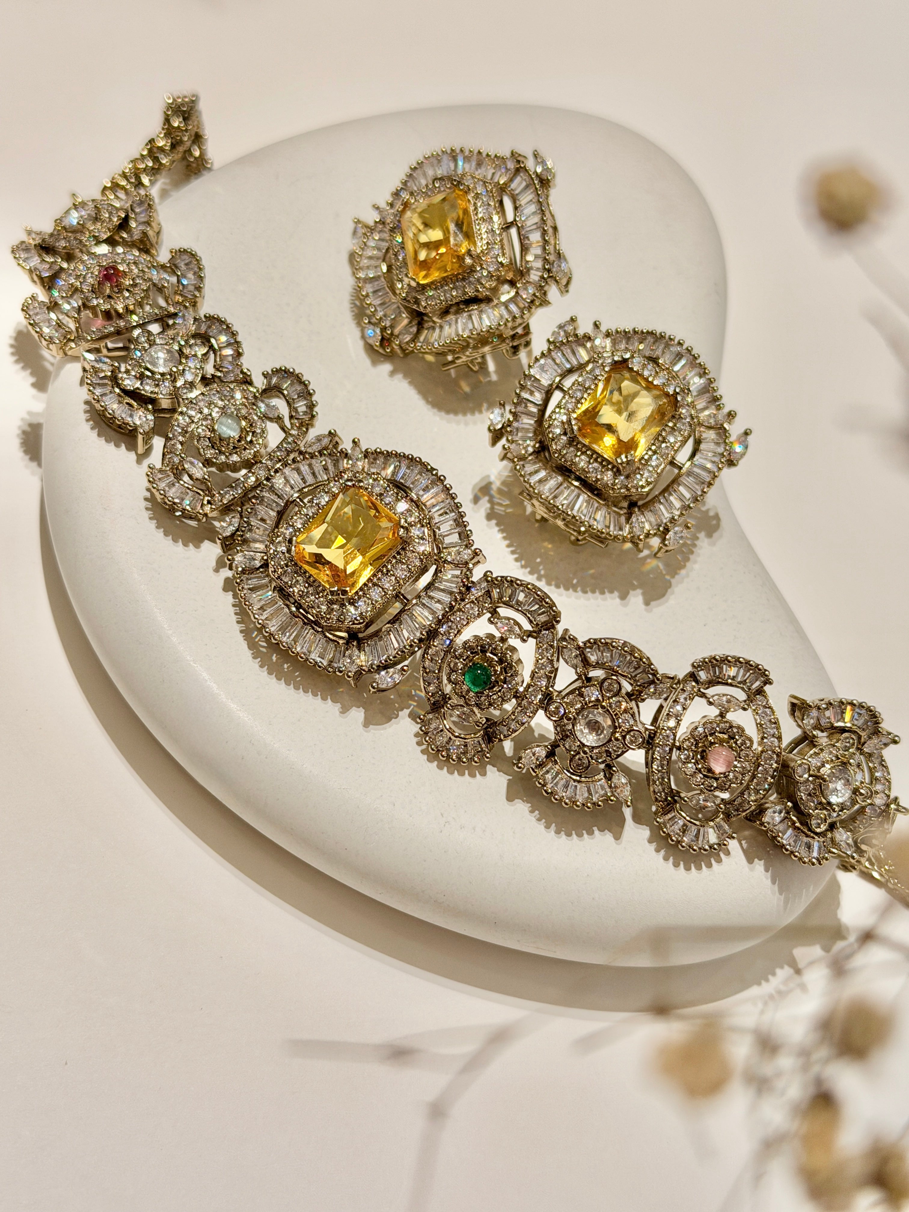 Elizabeth Dove Choker