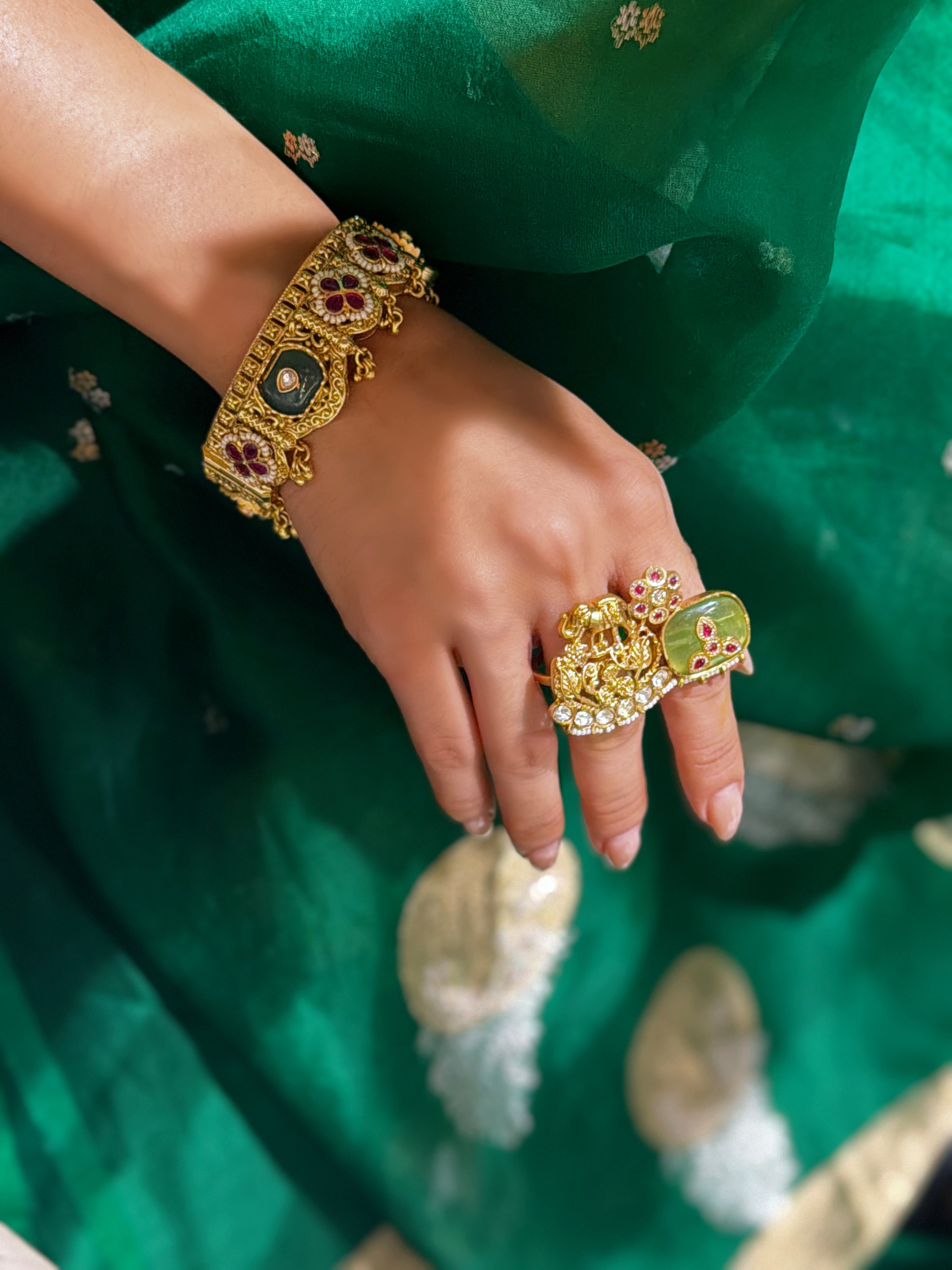 Charulata Dual Finger Ring