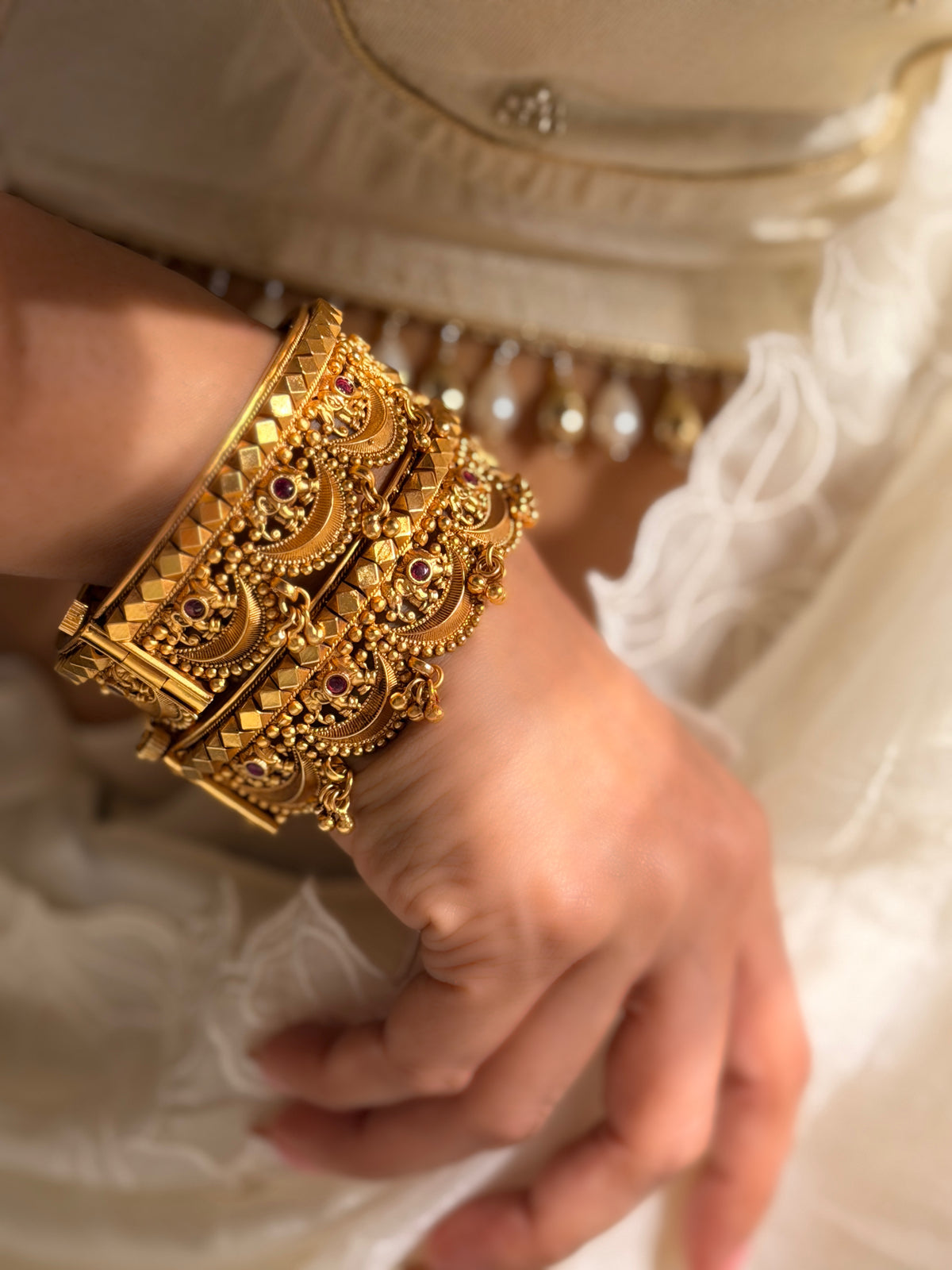 Padmini Rajwadi Scallop Bangle