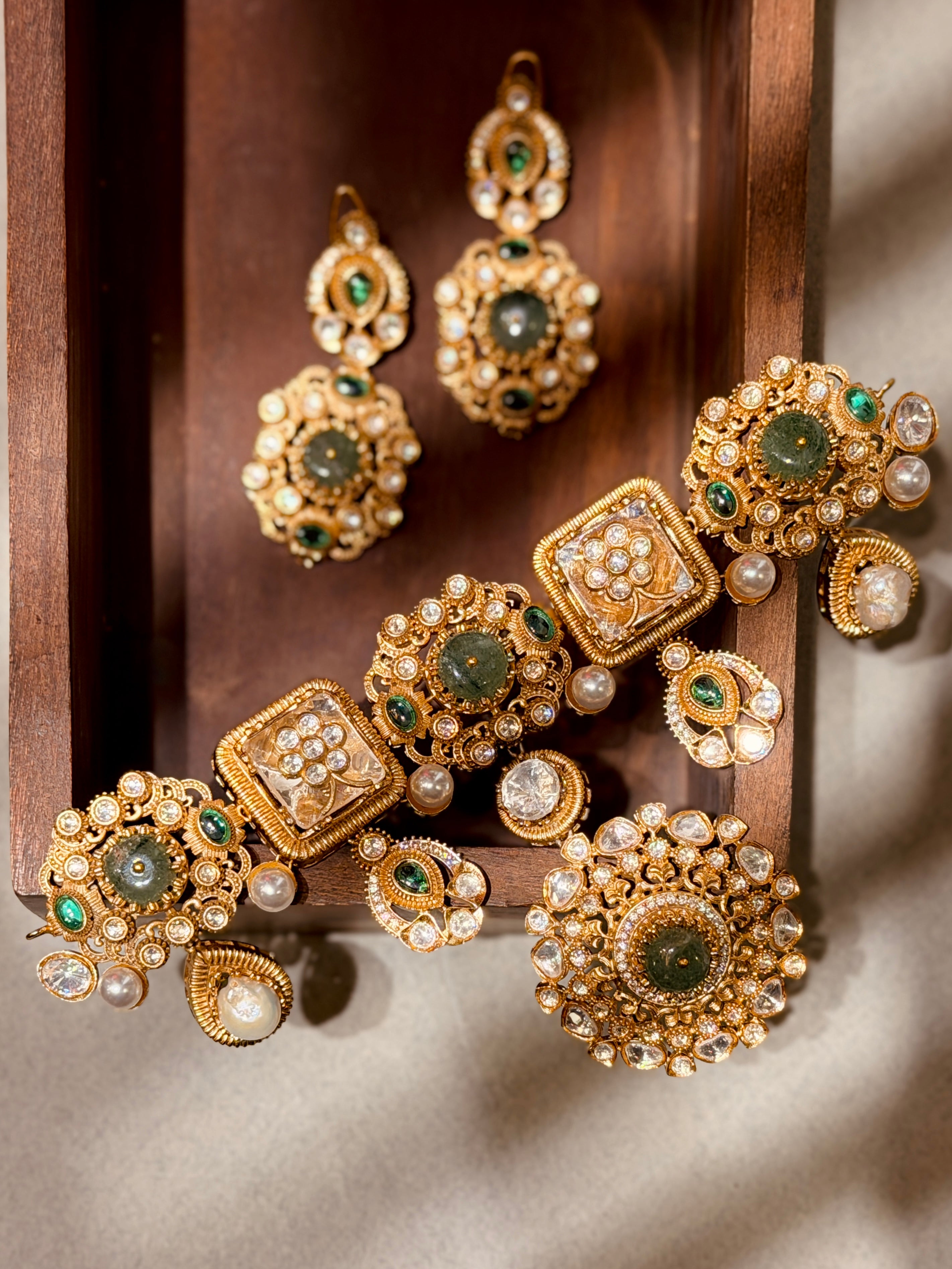 Zaraksh Medallion Necklace