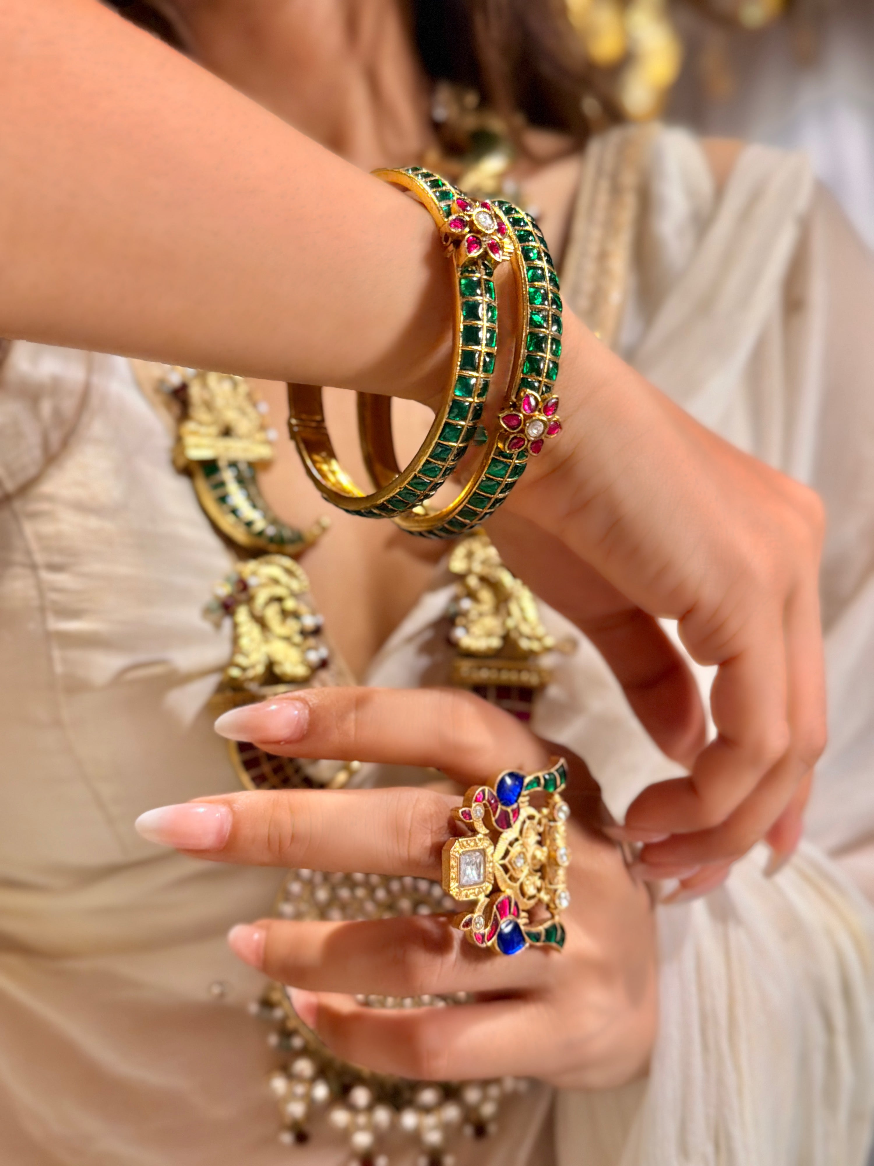 Saaz Emerald Sleek Bangle