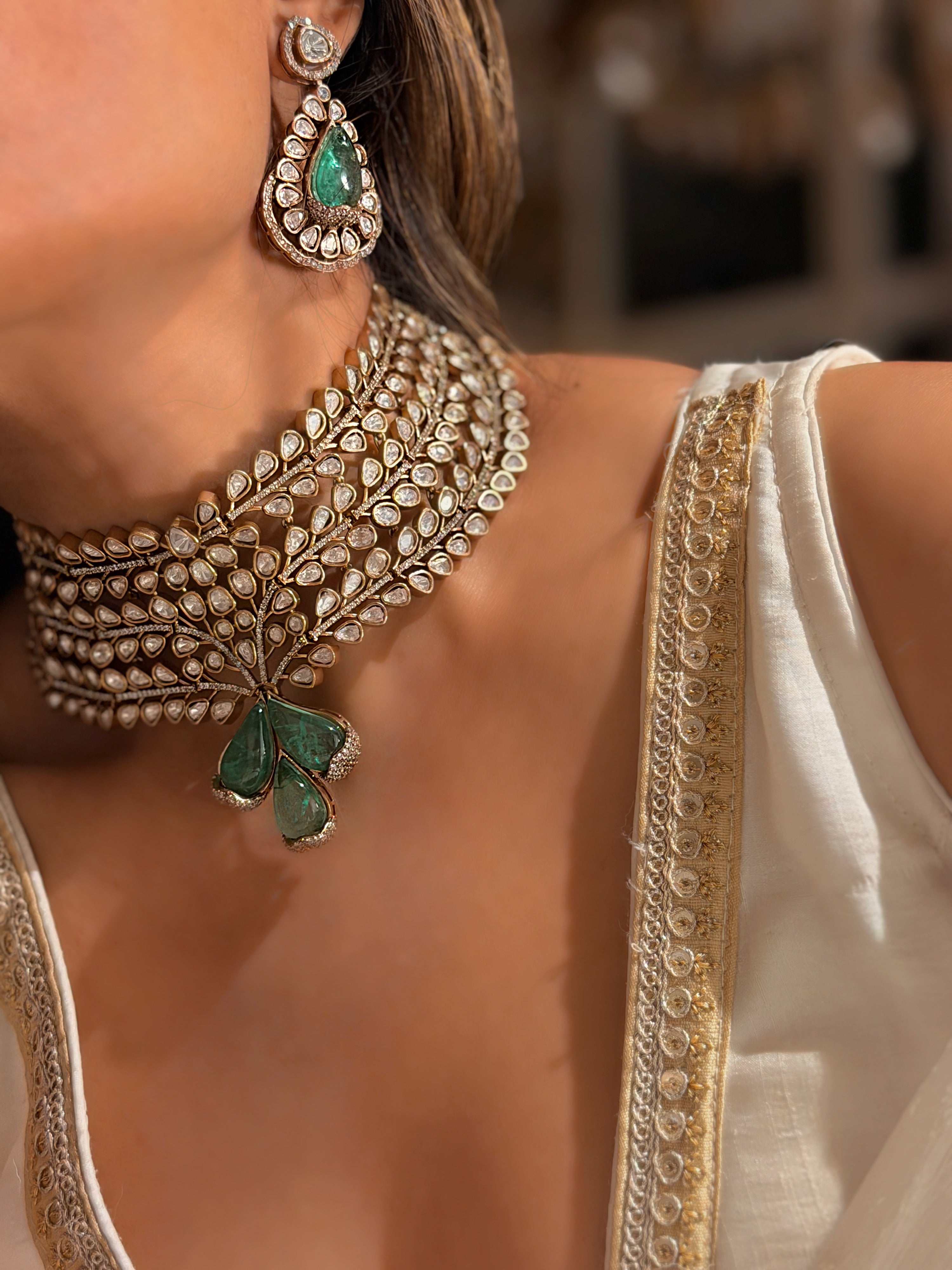 Tajminara Crown Choker