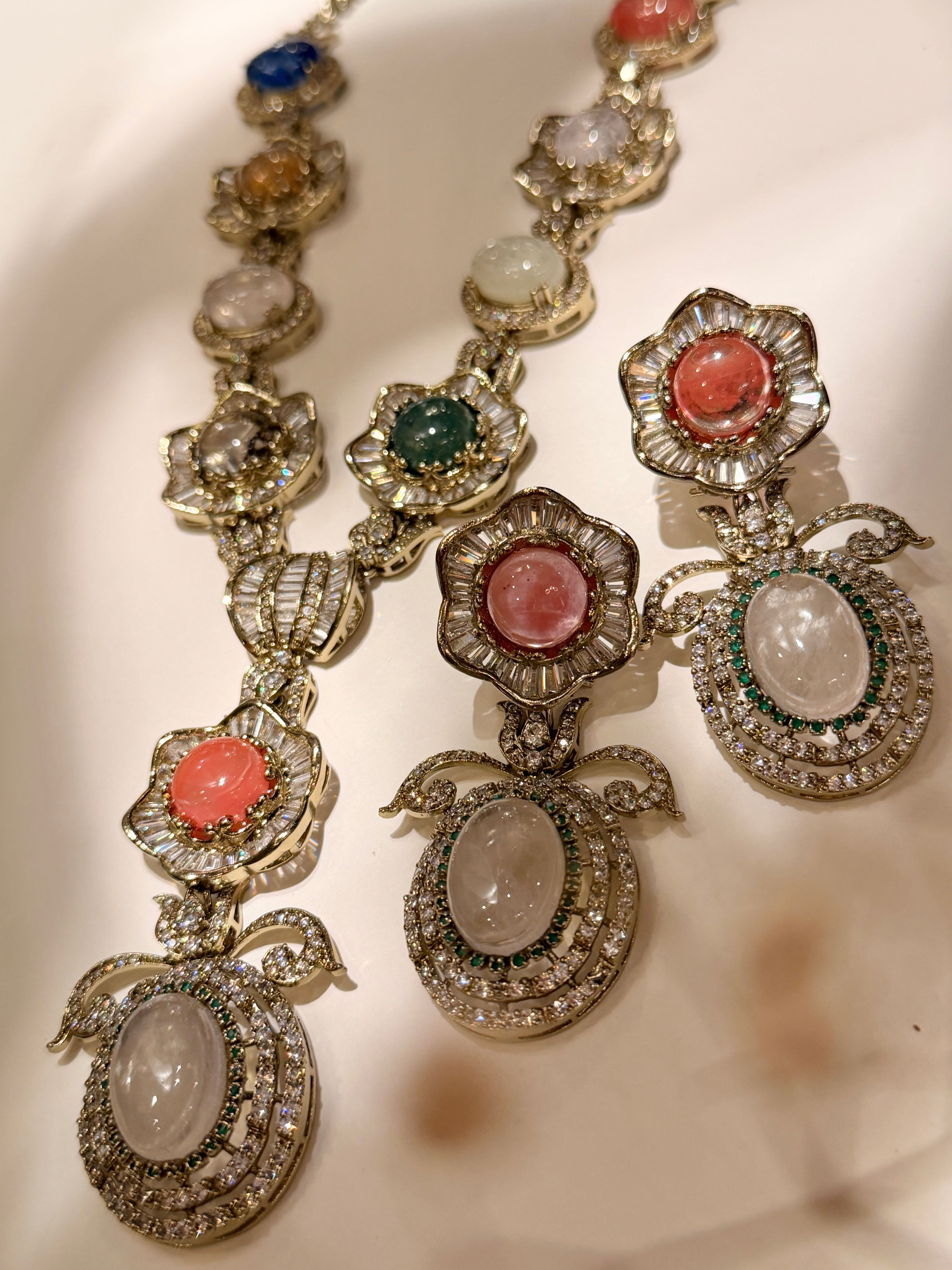 Fiza-Flora Necklace- Elizabeth