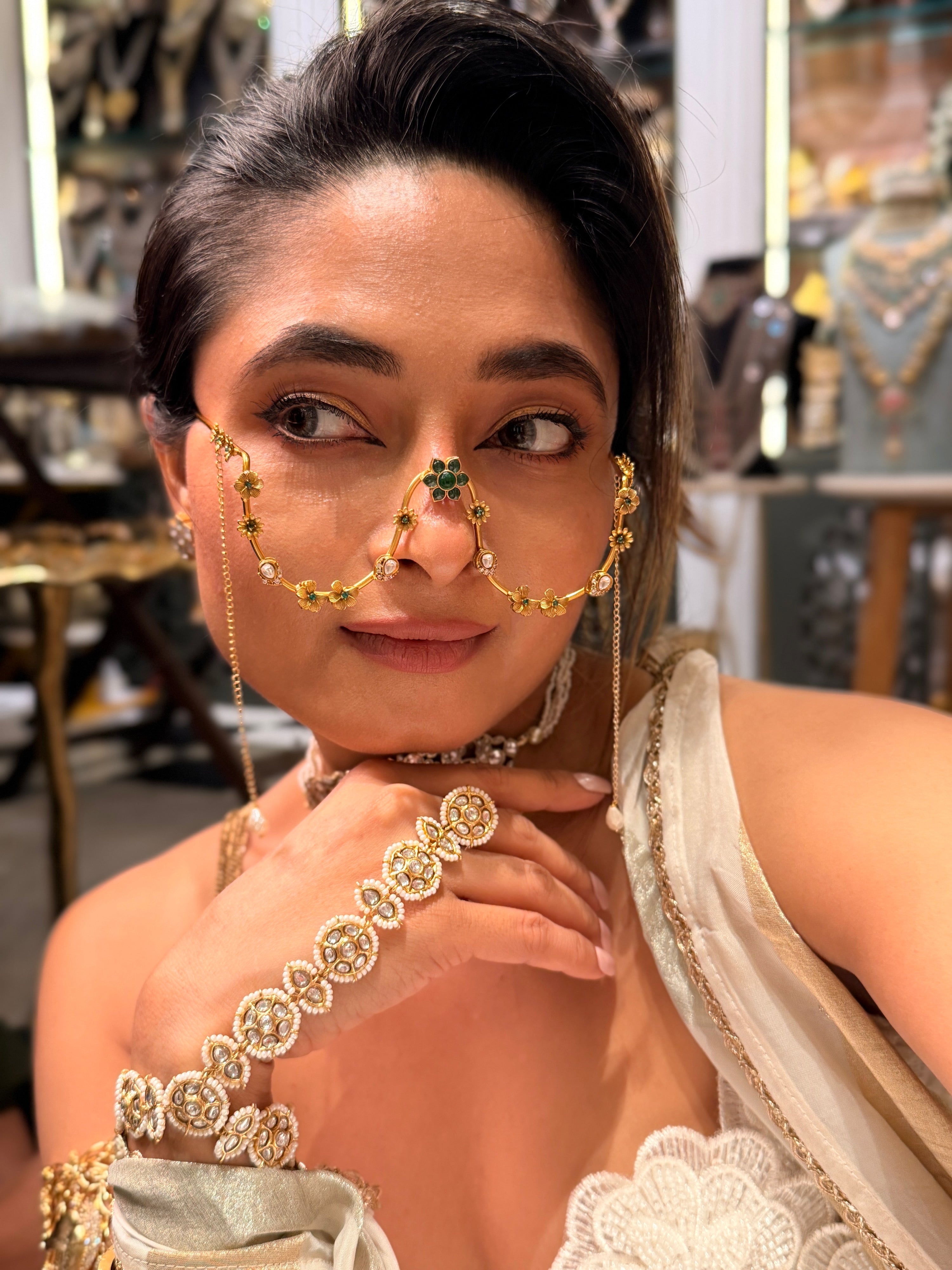 Green Kundan Pearl chain dangling facelet