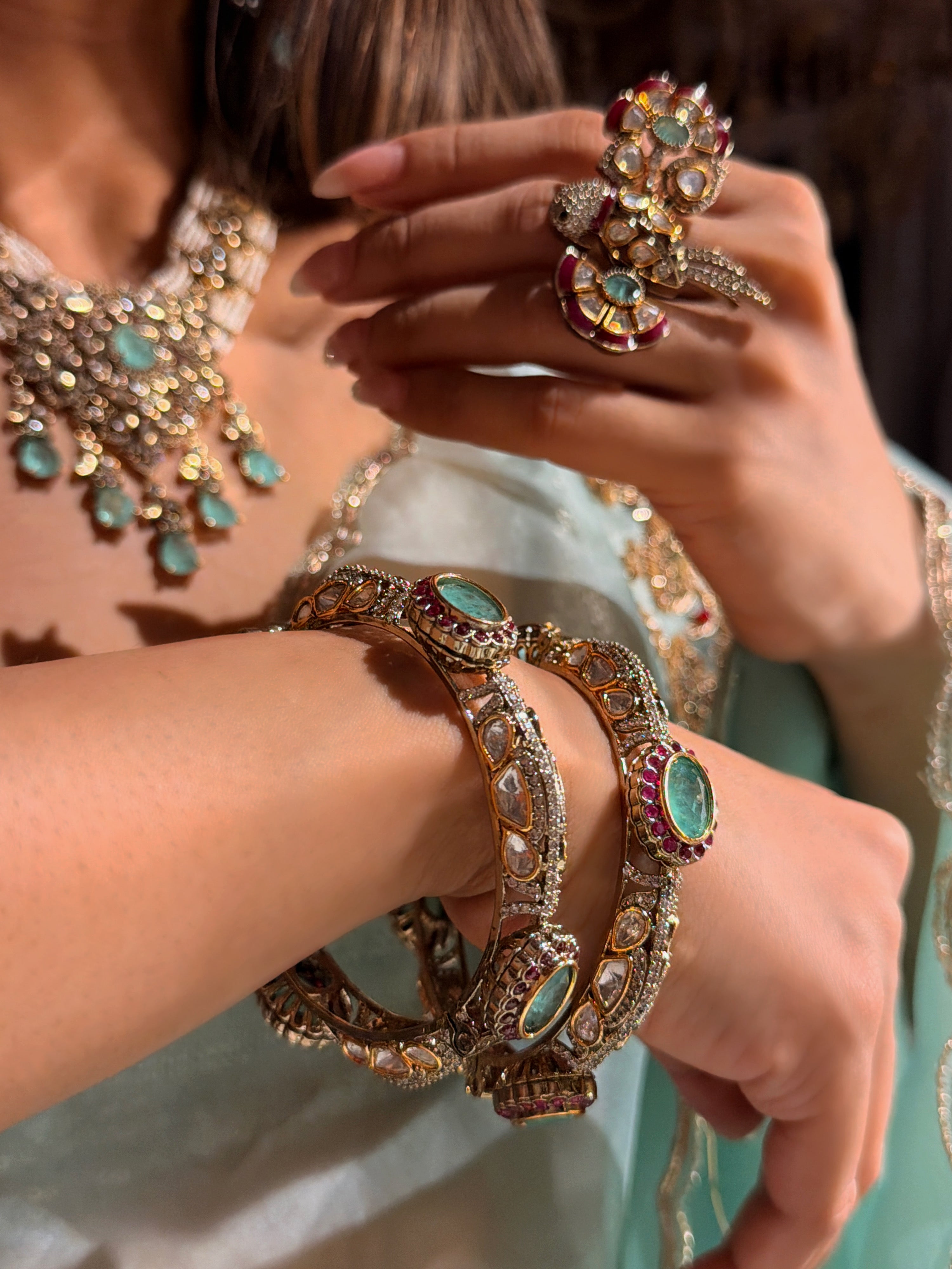 Opulent Vine Bangle - Mint