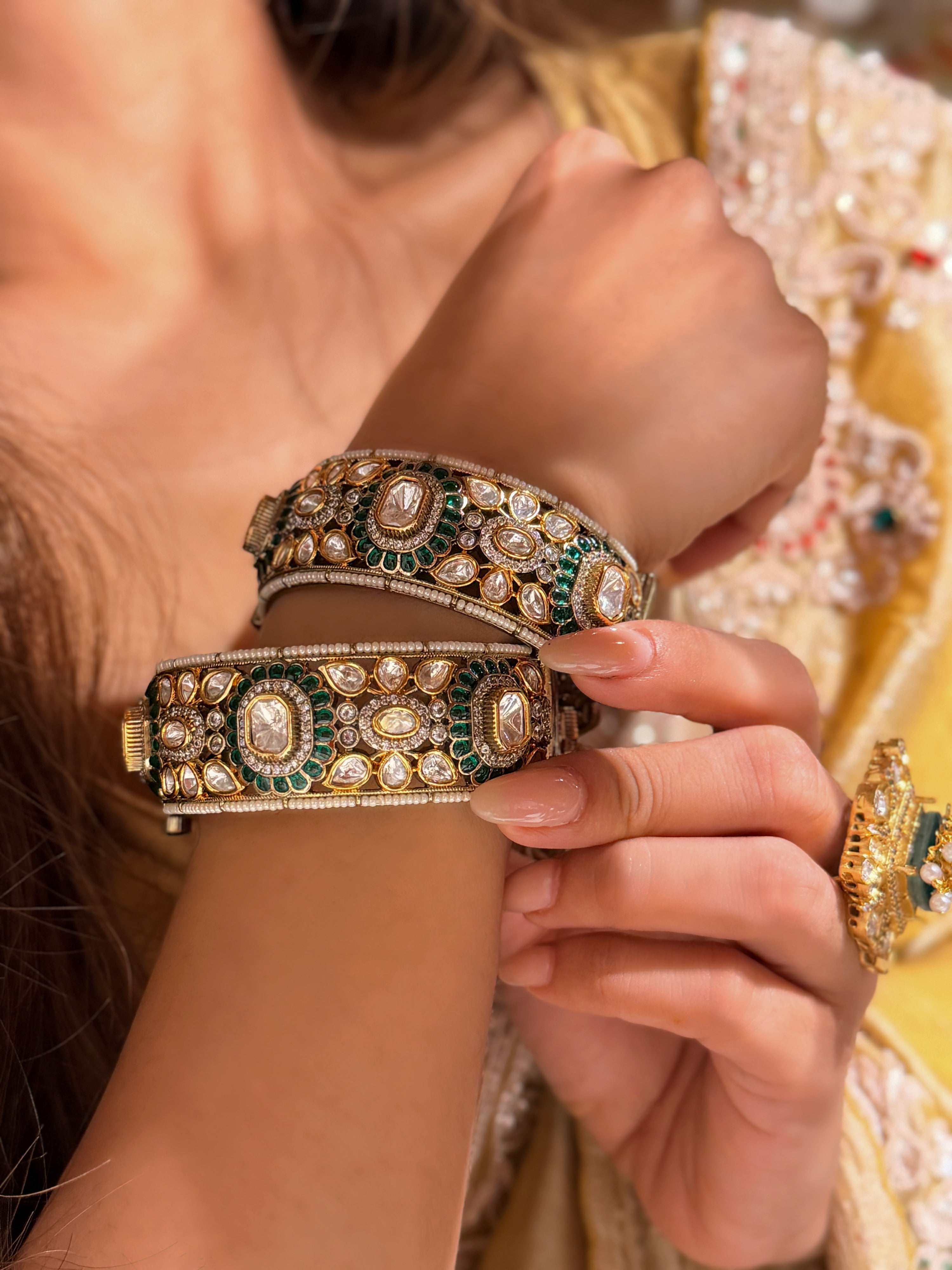 Mahodari Emerald Polki Bangle
