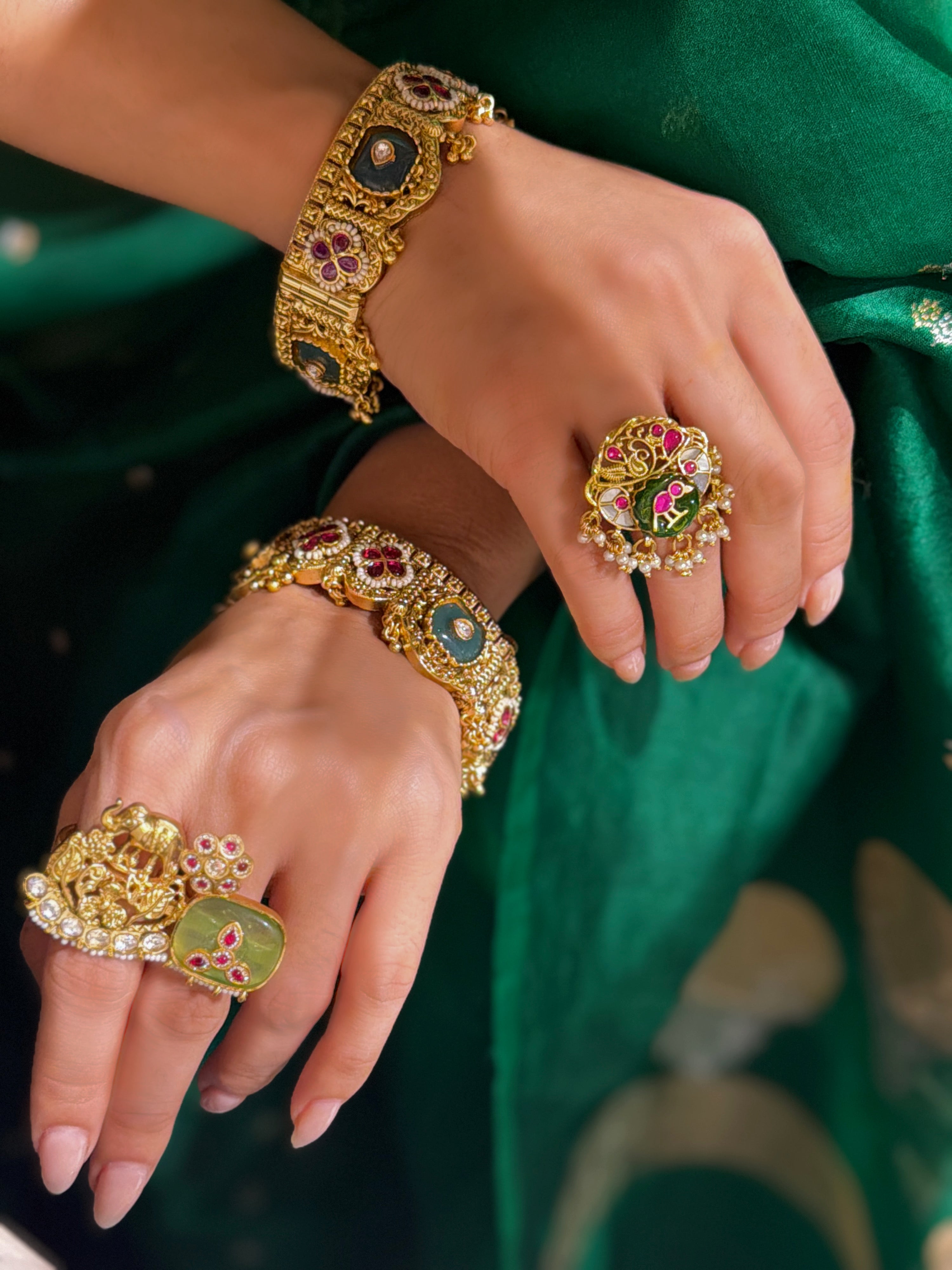 Charulata Dual Finger Ring