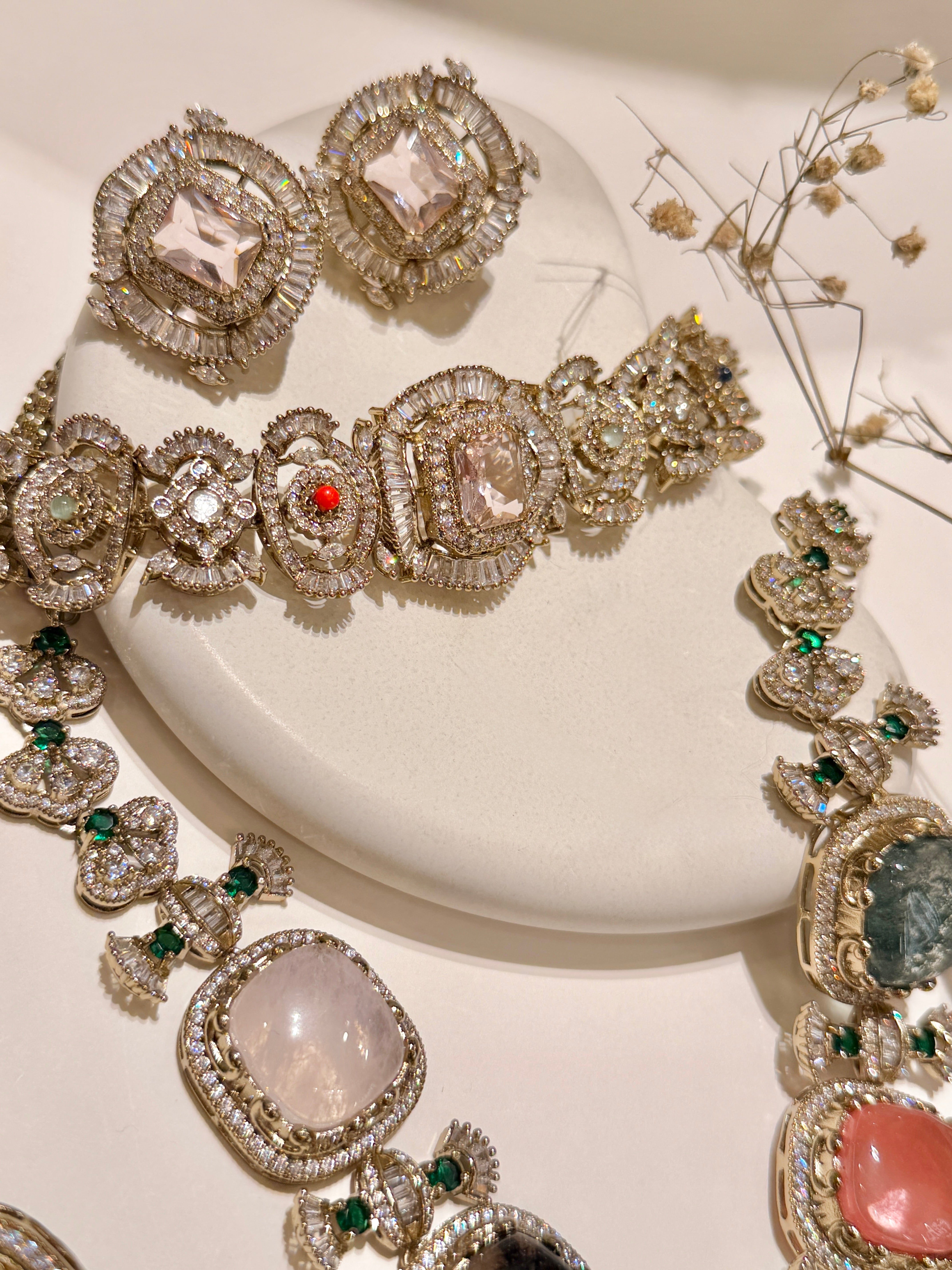 Elizabeth Dove Choker