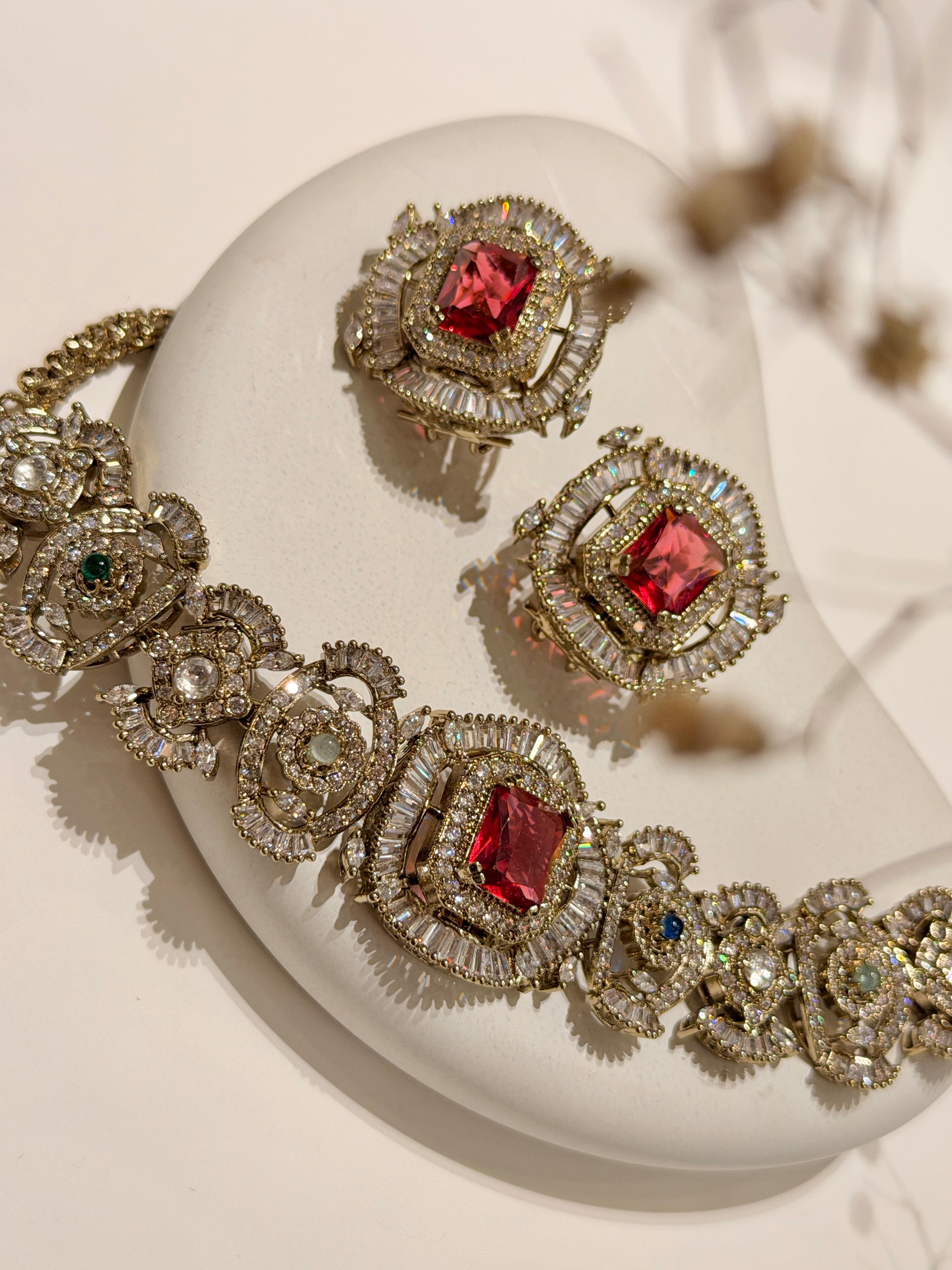 Elizabeth Dove Choker