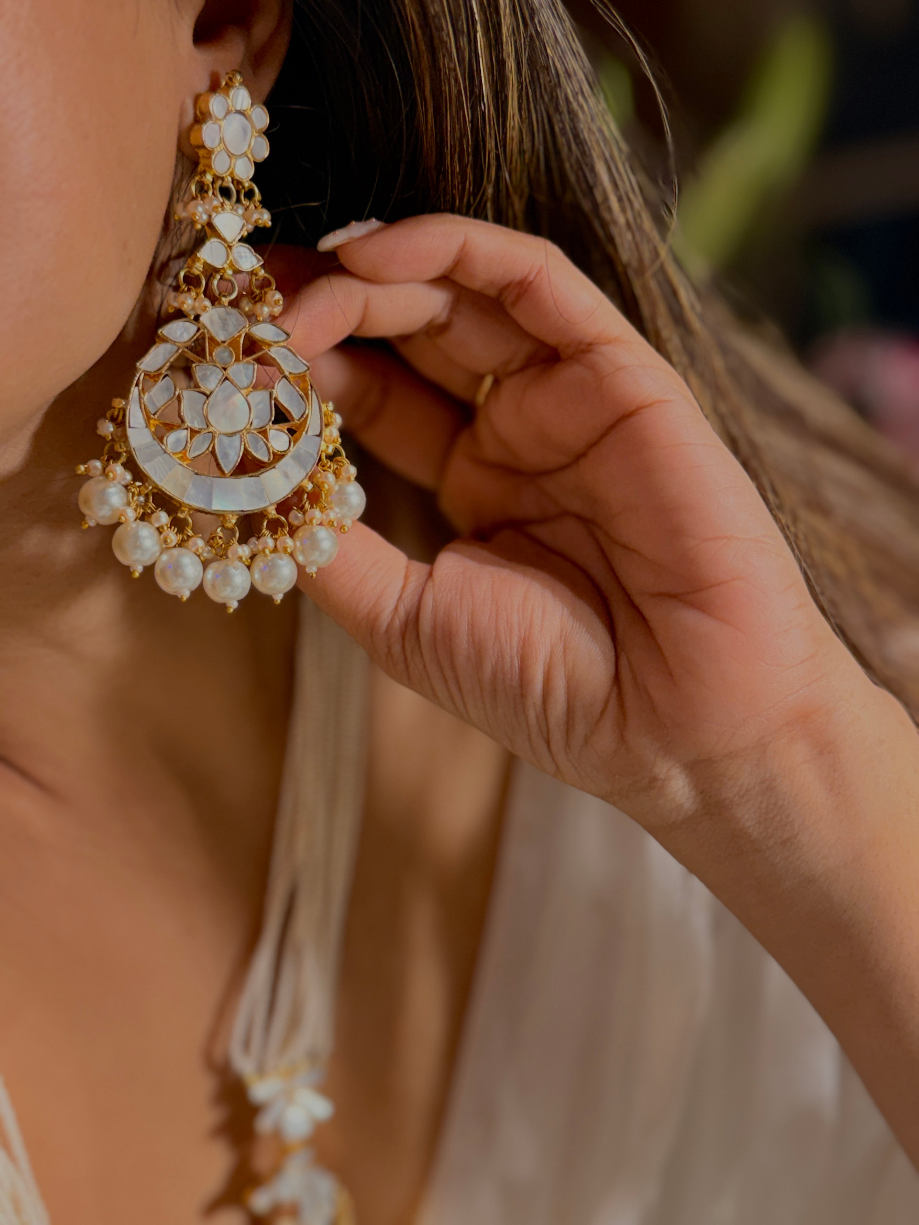 Sara Mother-of-Pearl Necklace