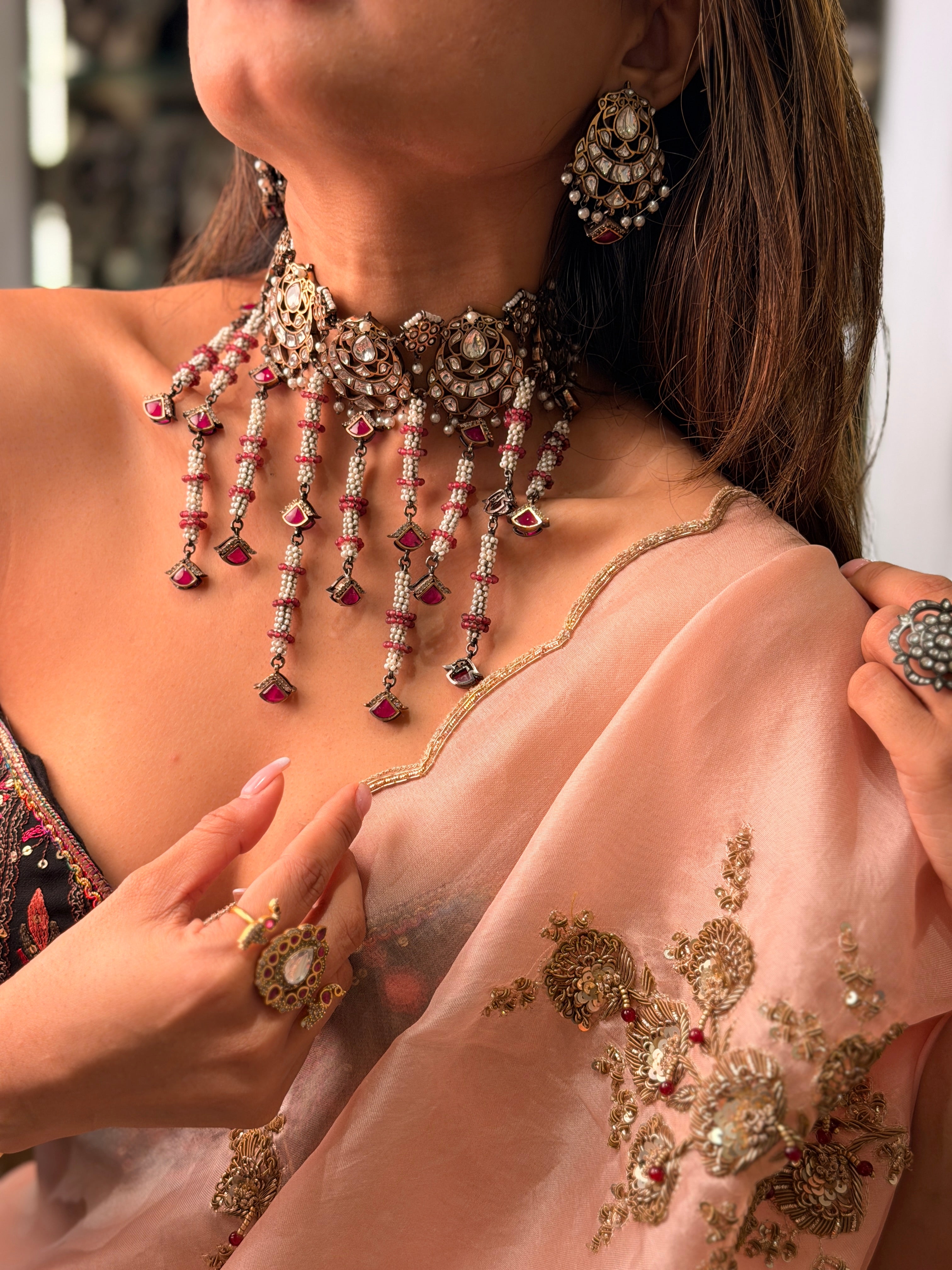 Chand gulabi Choker - Mahira