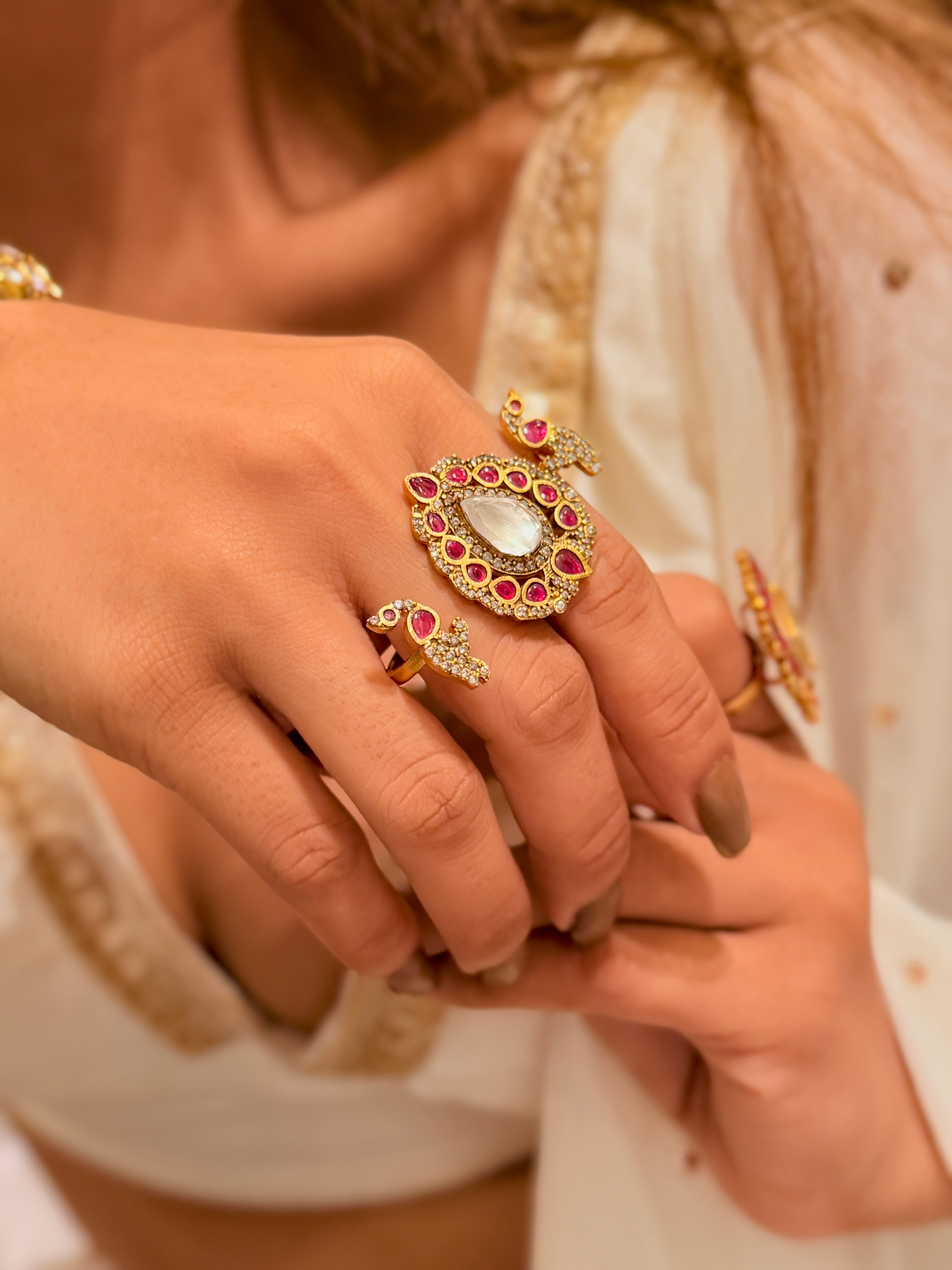Peacock dual finger ring