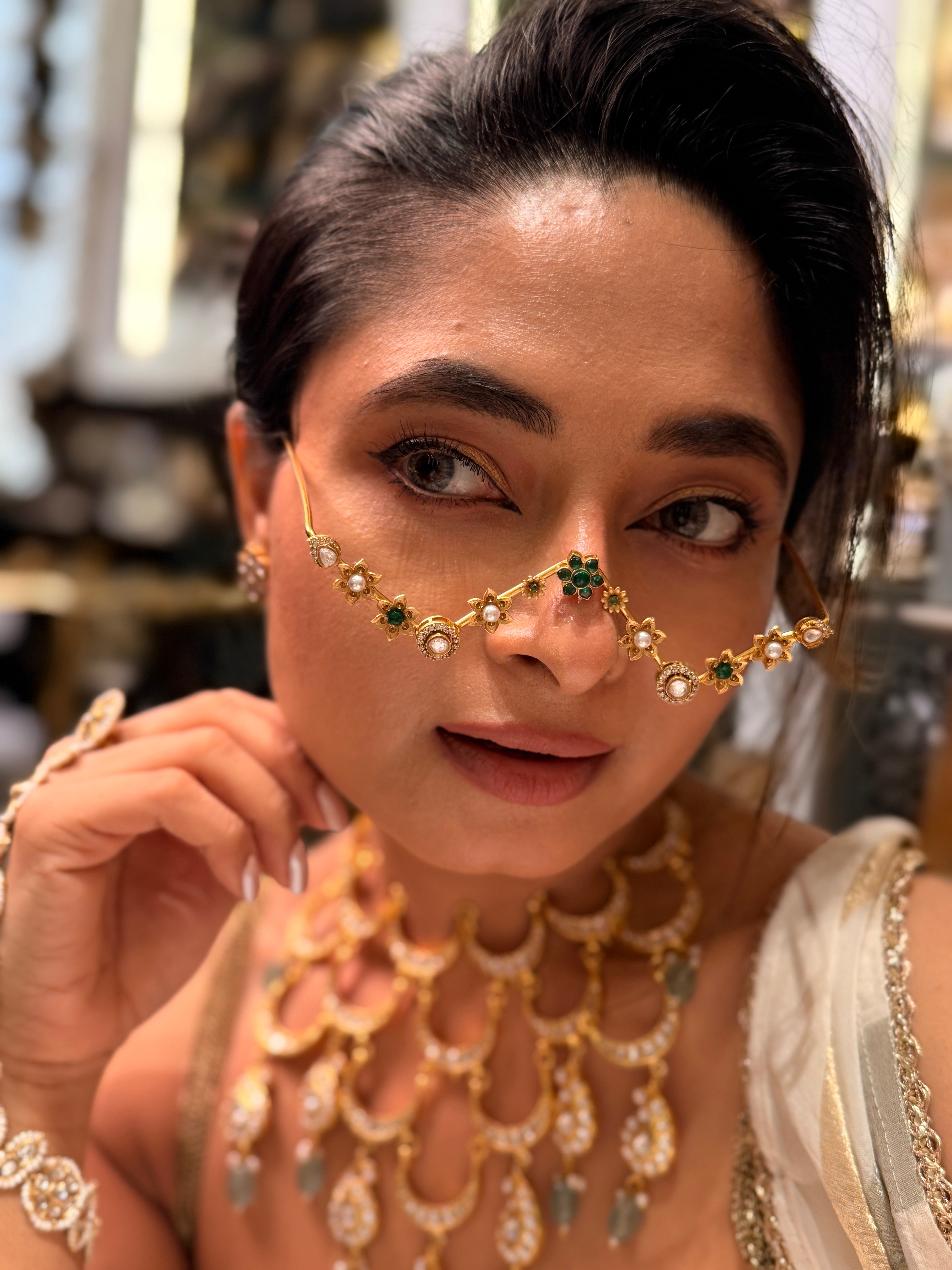 Triangle Green Kundan Flower Facelet