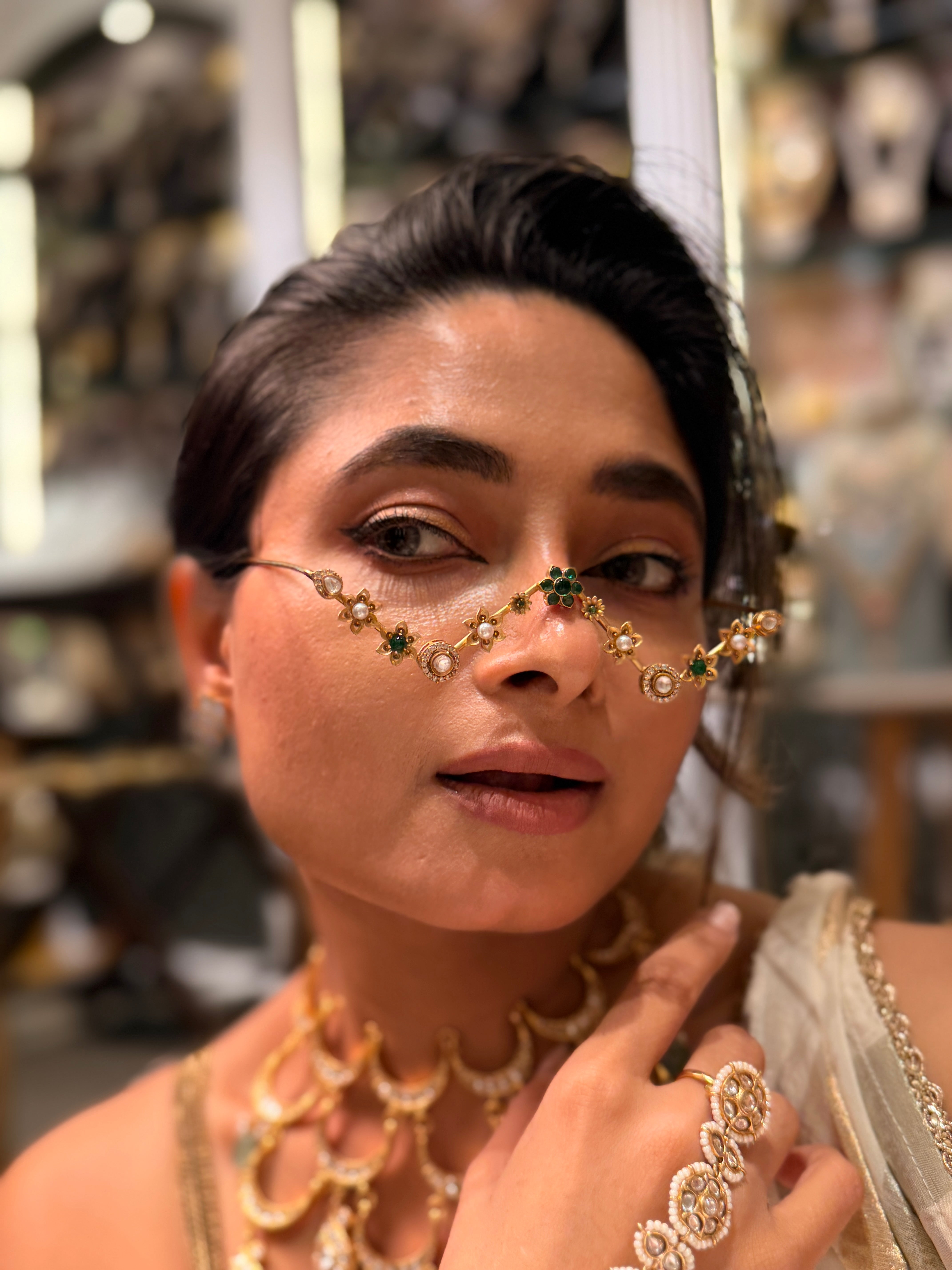 Triangle Green Kundan Flower Facelet