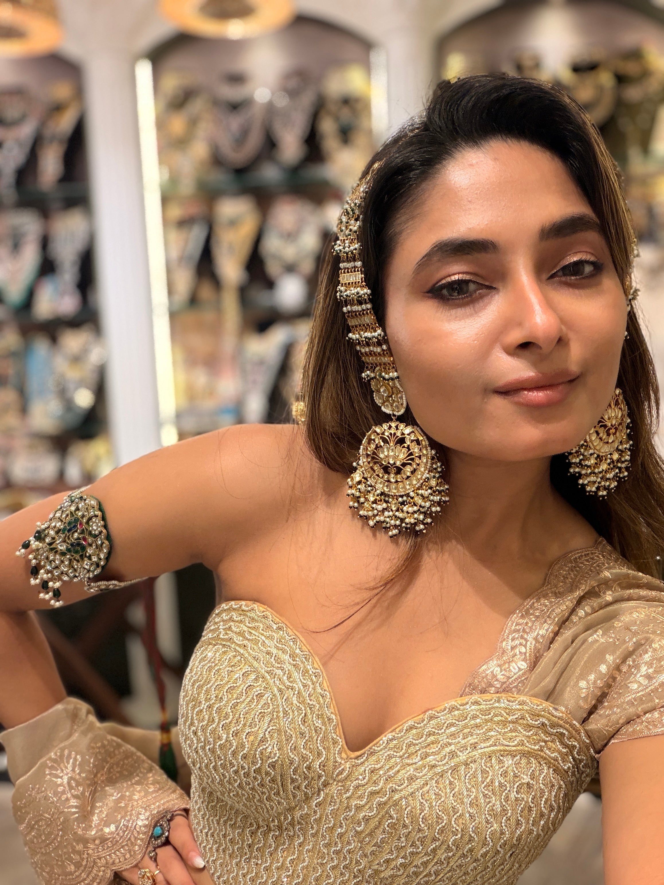 Nizamia Regal Chandbali