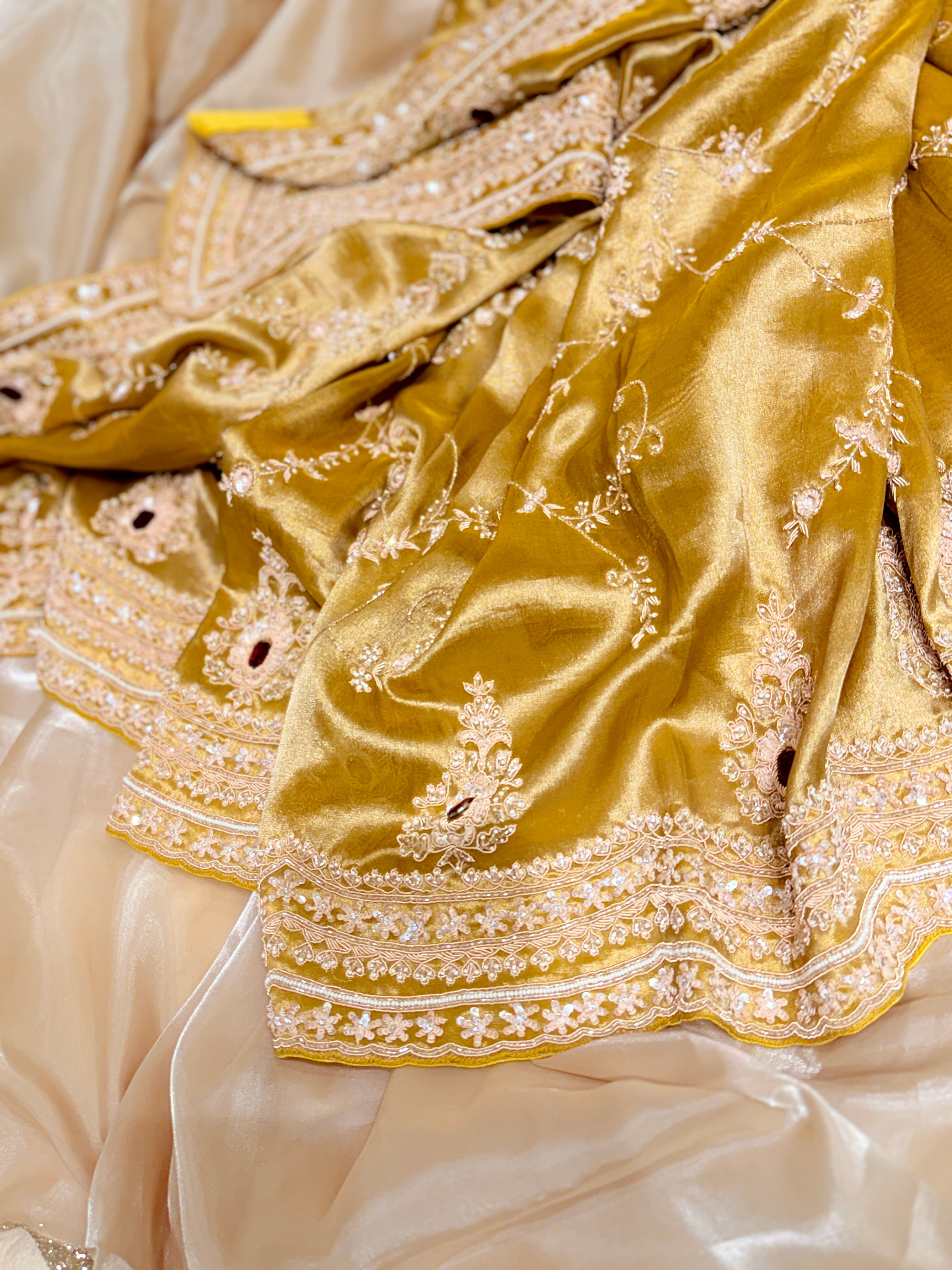 Molten Gold Tissue Kanjivaram Silk with heavy Zardosi bordered Saree with Unstitched Blouse piece