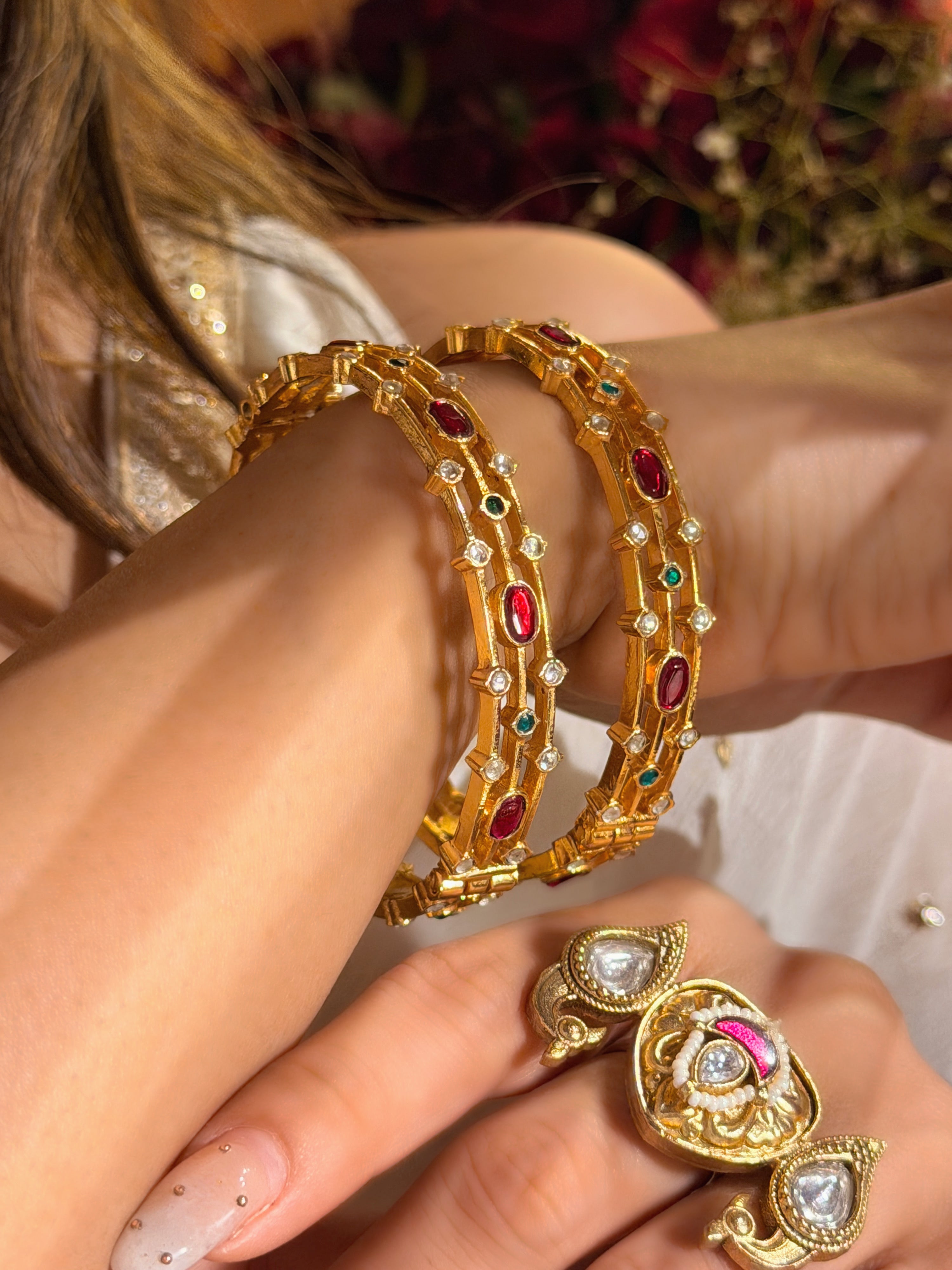 Sangam gold sleek bangle