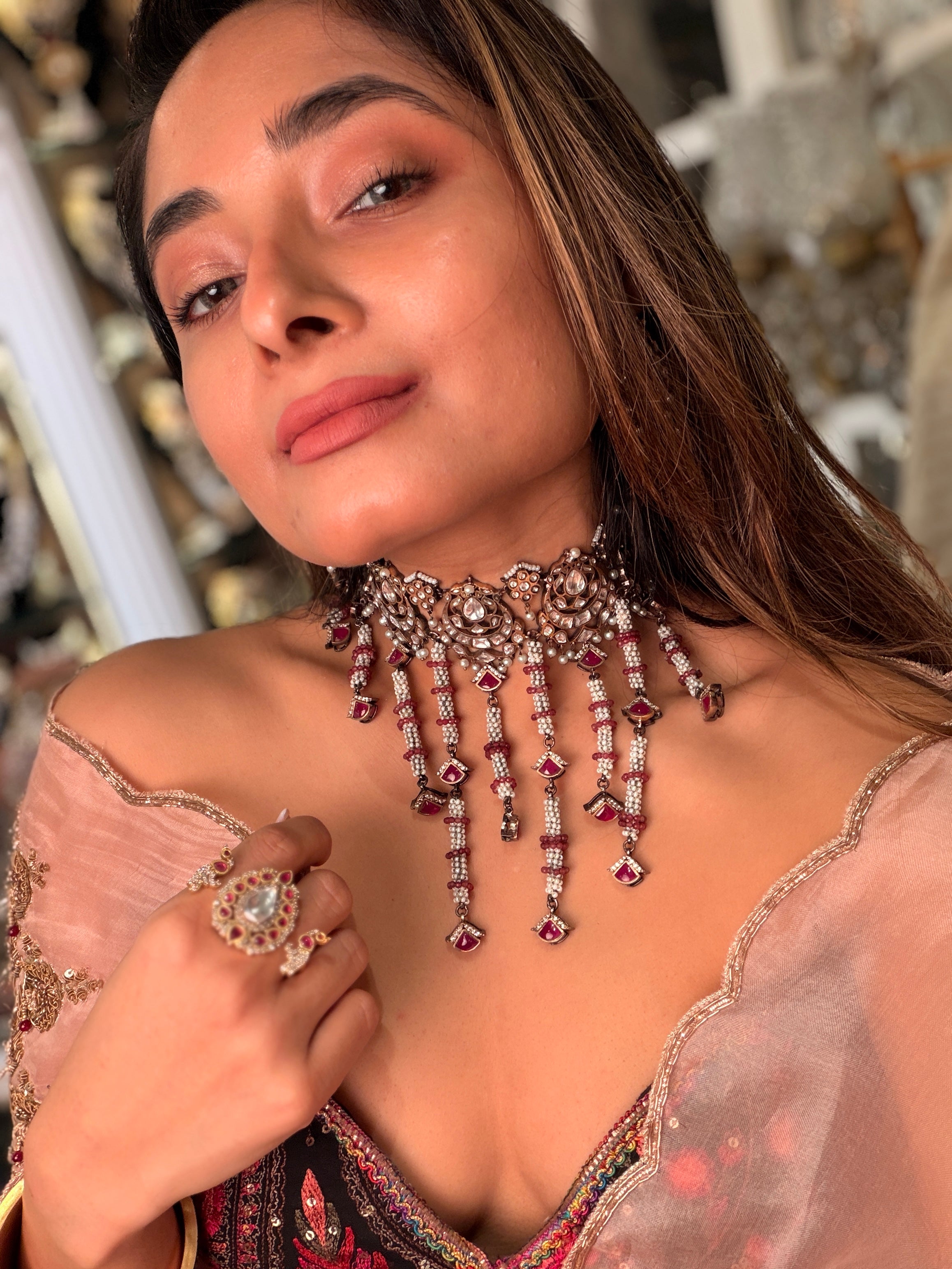 Chand gulabi Choker - Mahira