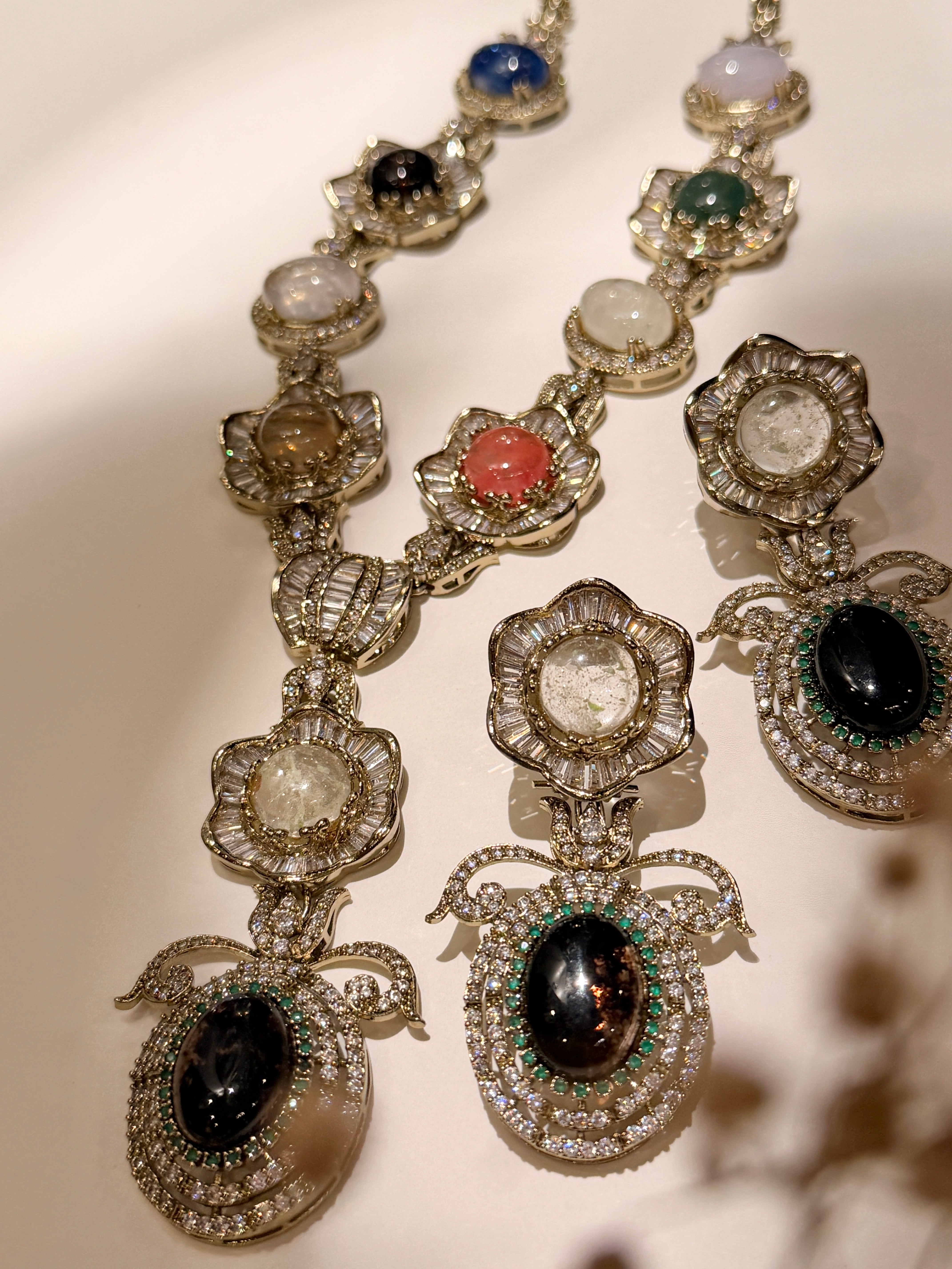Fiza-Flora Necklace- Elizabeth