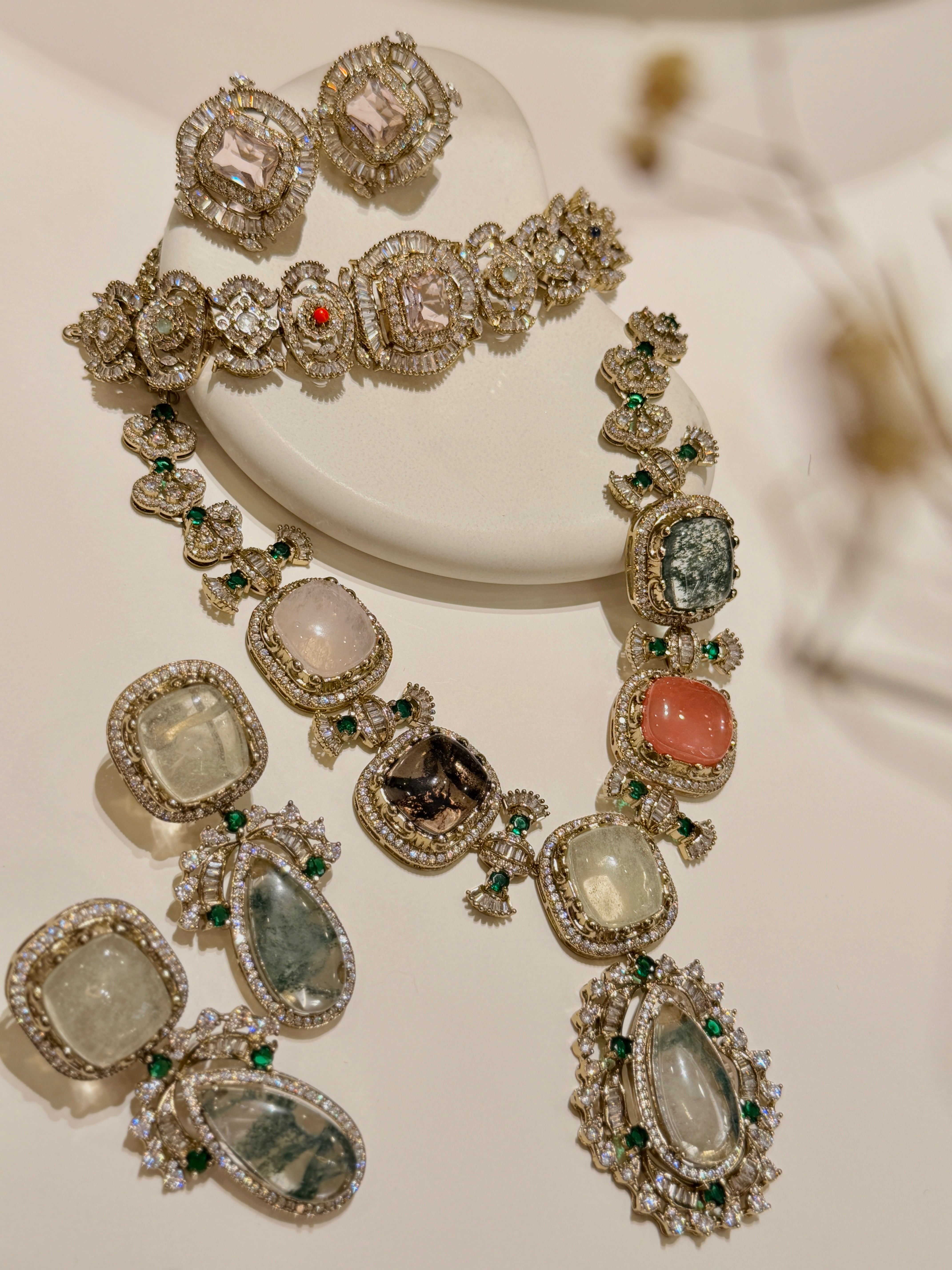 Elizabeth Dove Choker