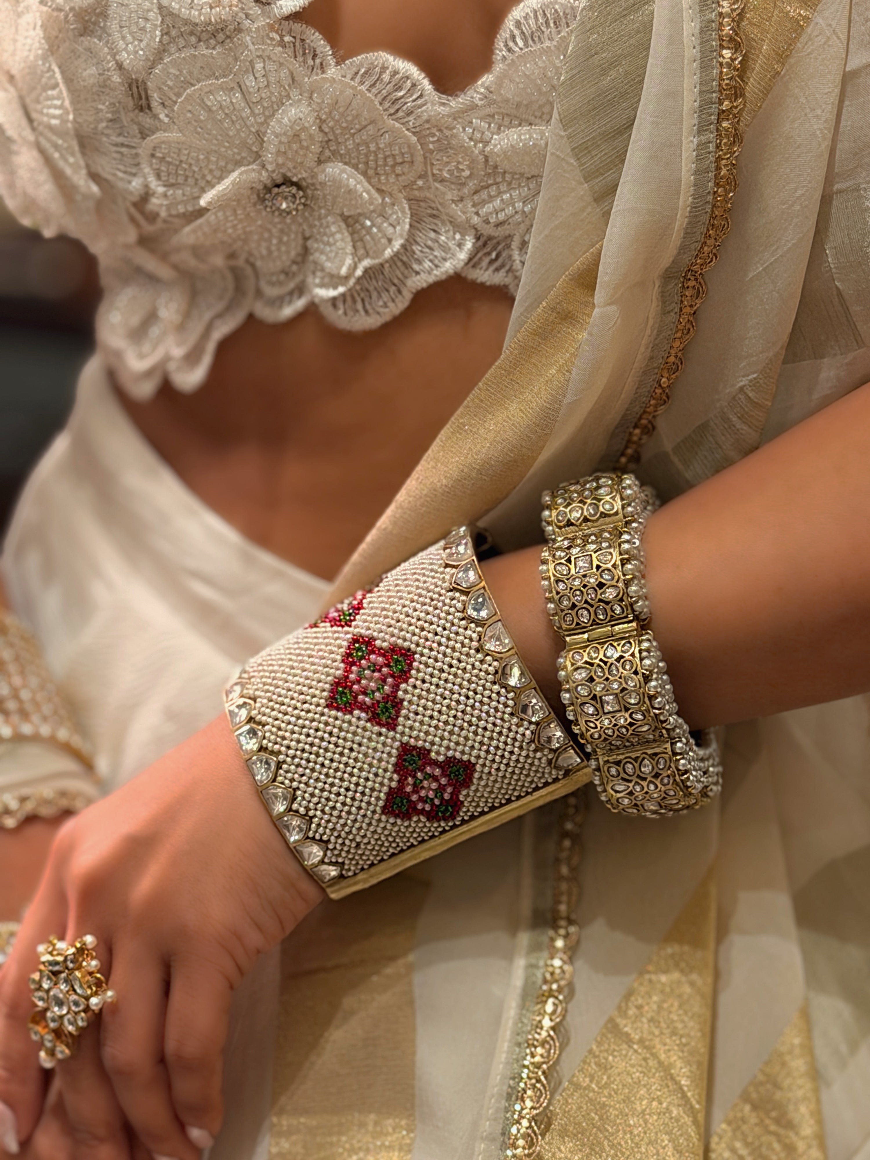 Saralya Hand cuff- Mahira