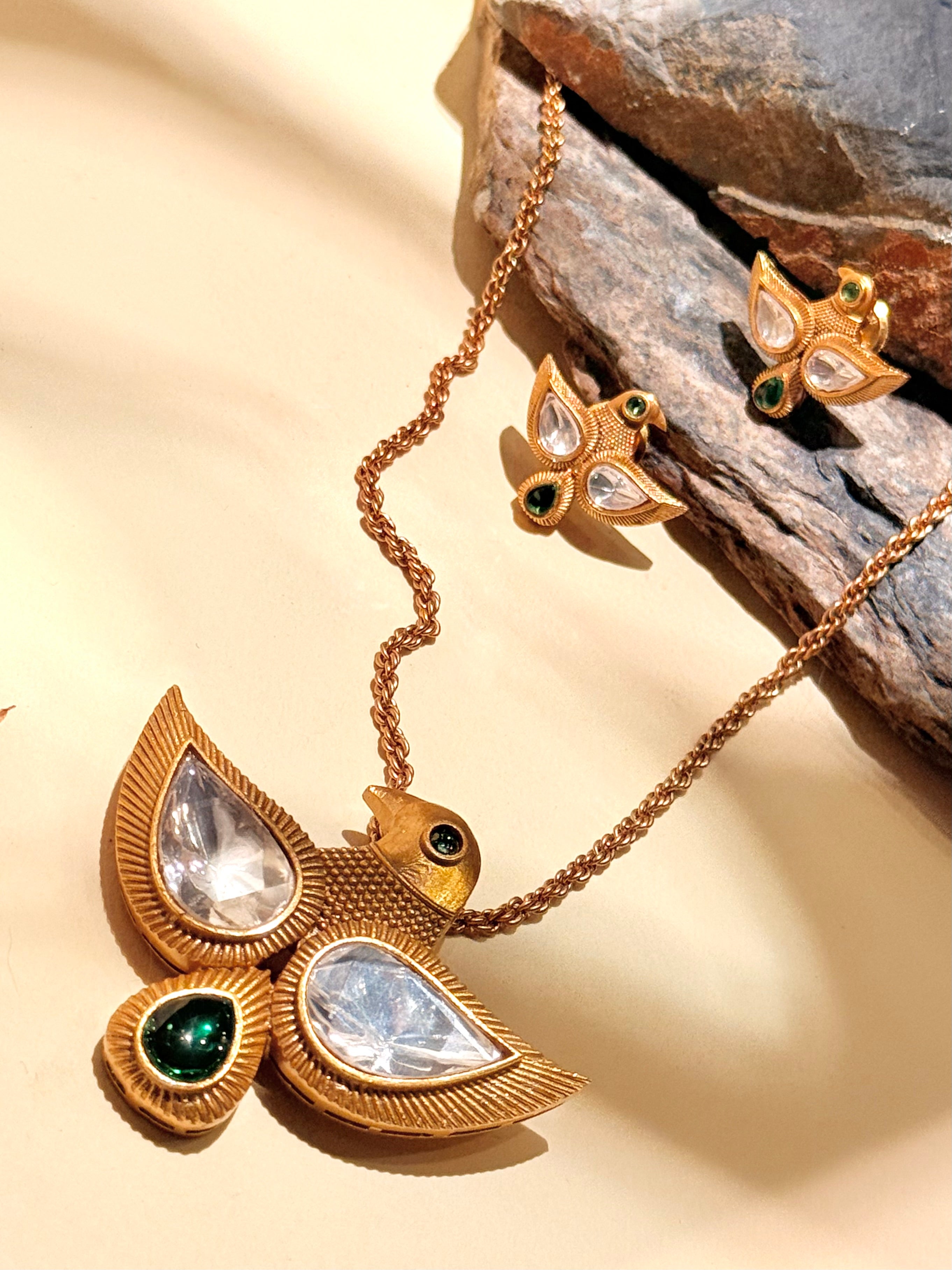 Falak Pendant Set