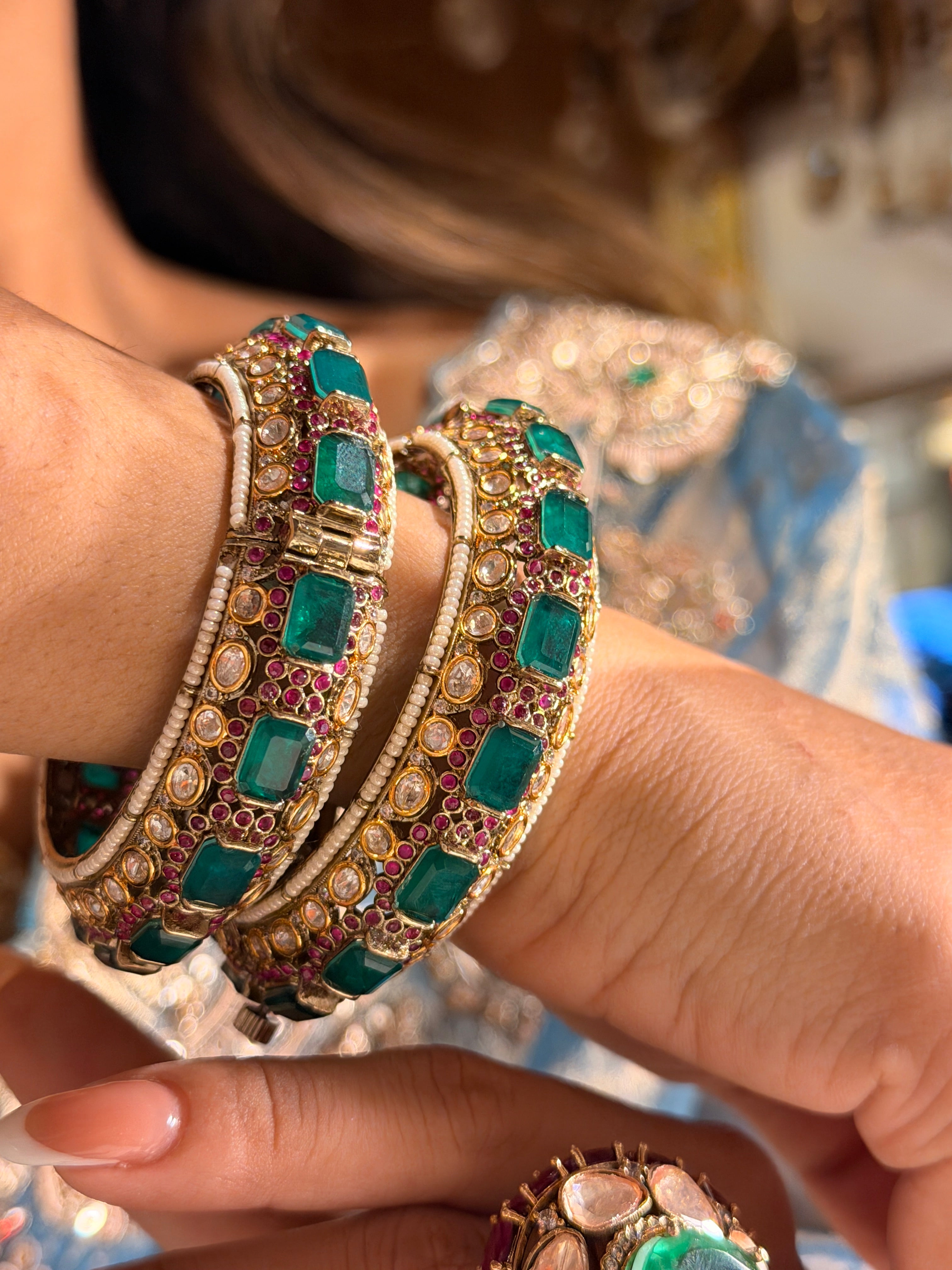 Taniya Emerald Bangle