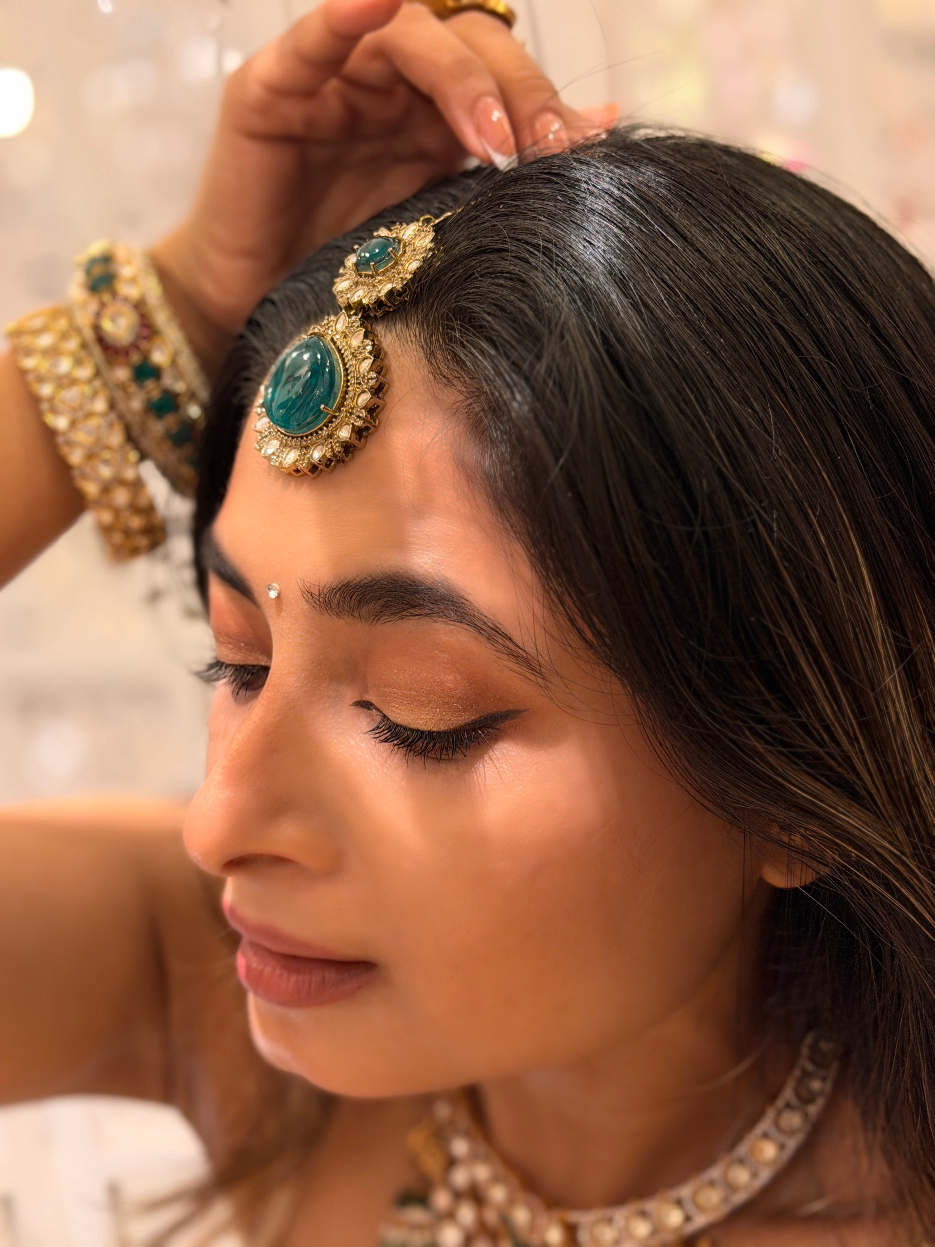 Dilruba emerald tika
