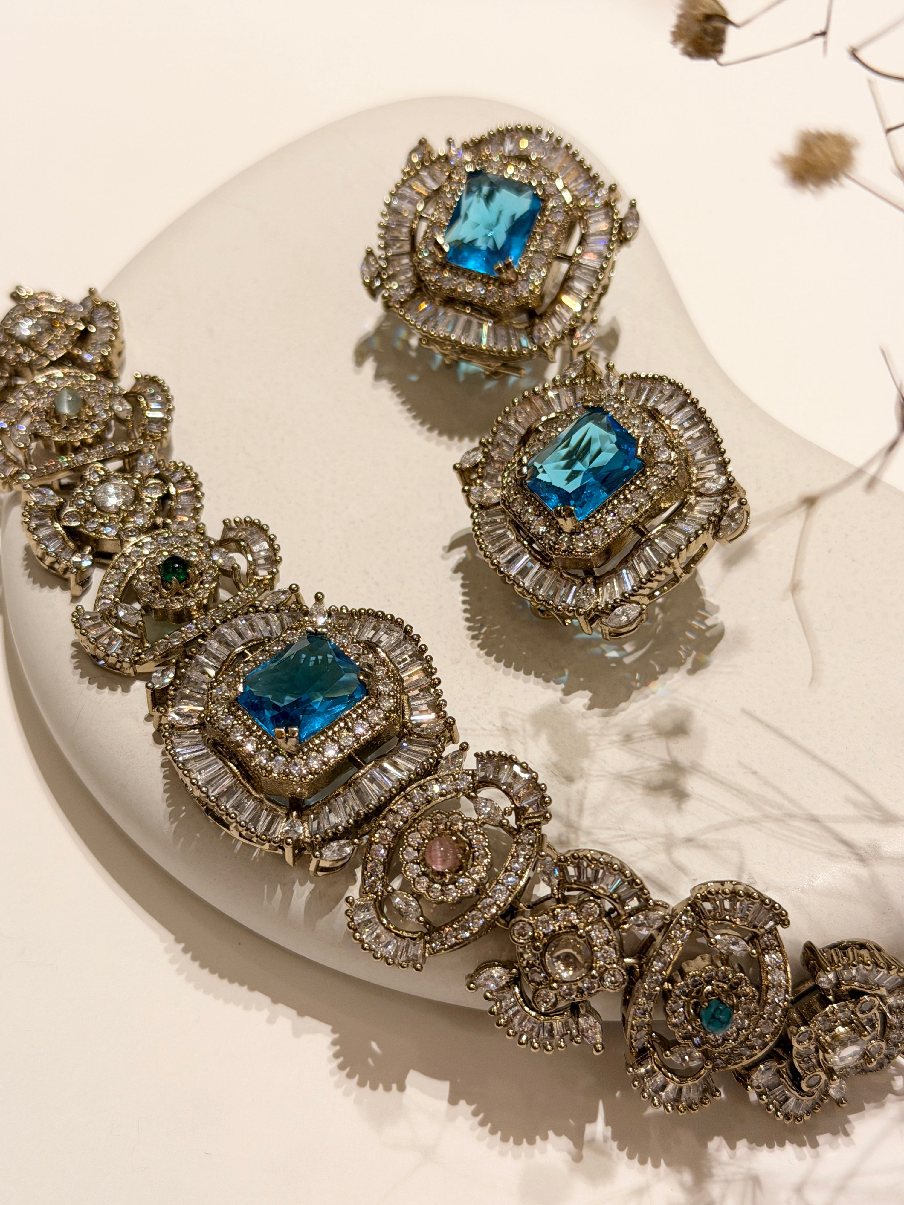 Elizabeth Dove Choker