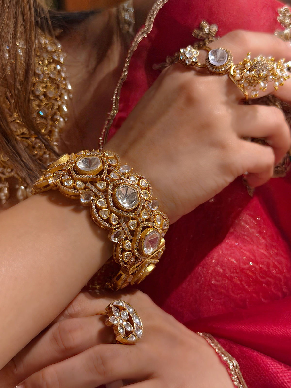 Sunheri Luxe Gold Bangle