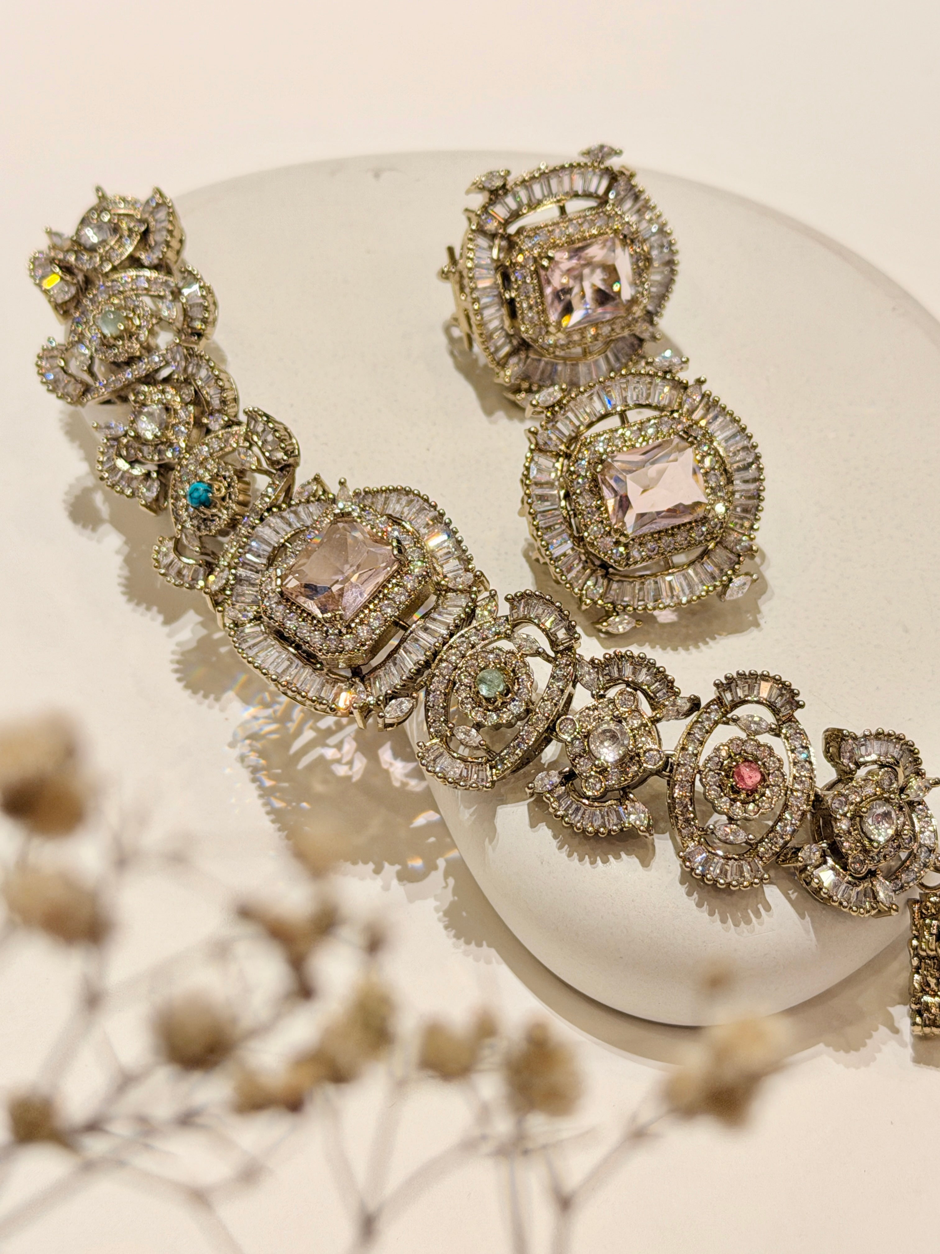 Elizabeth Dove Choker