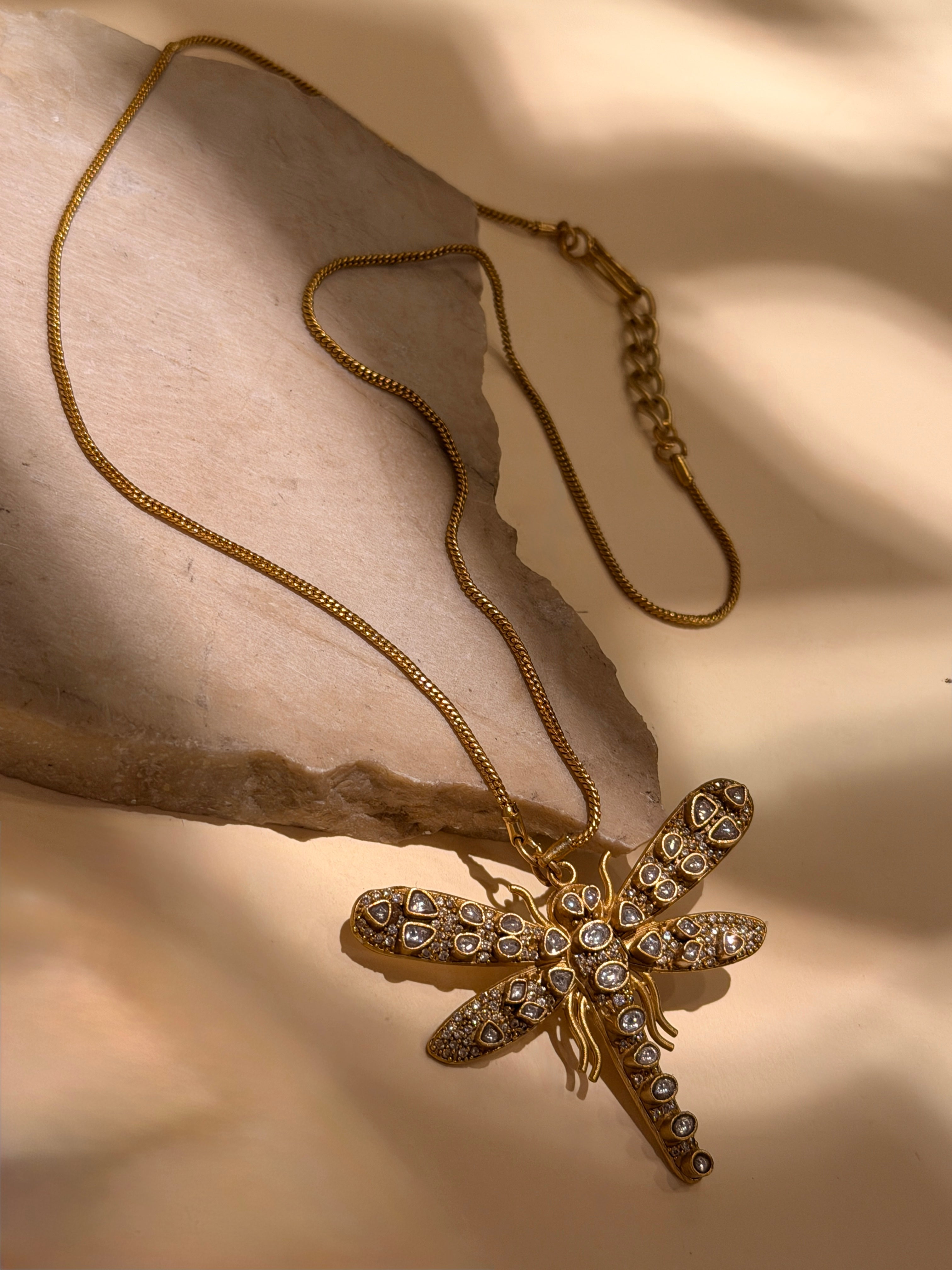 Zarina flutter Pendant -MAHIRA