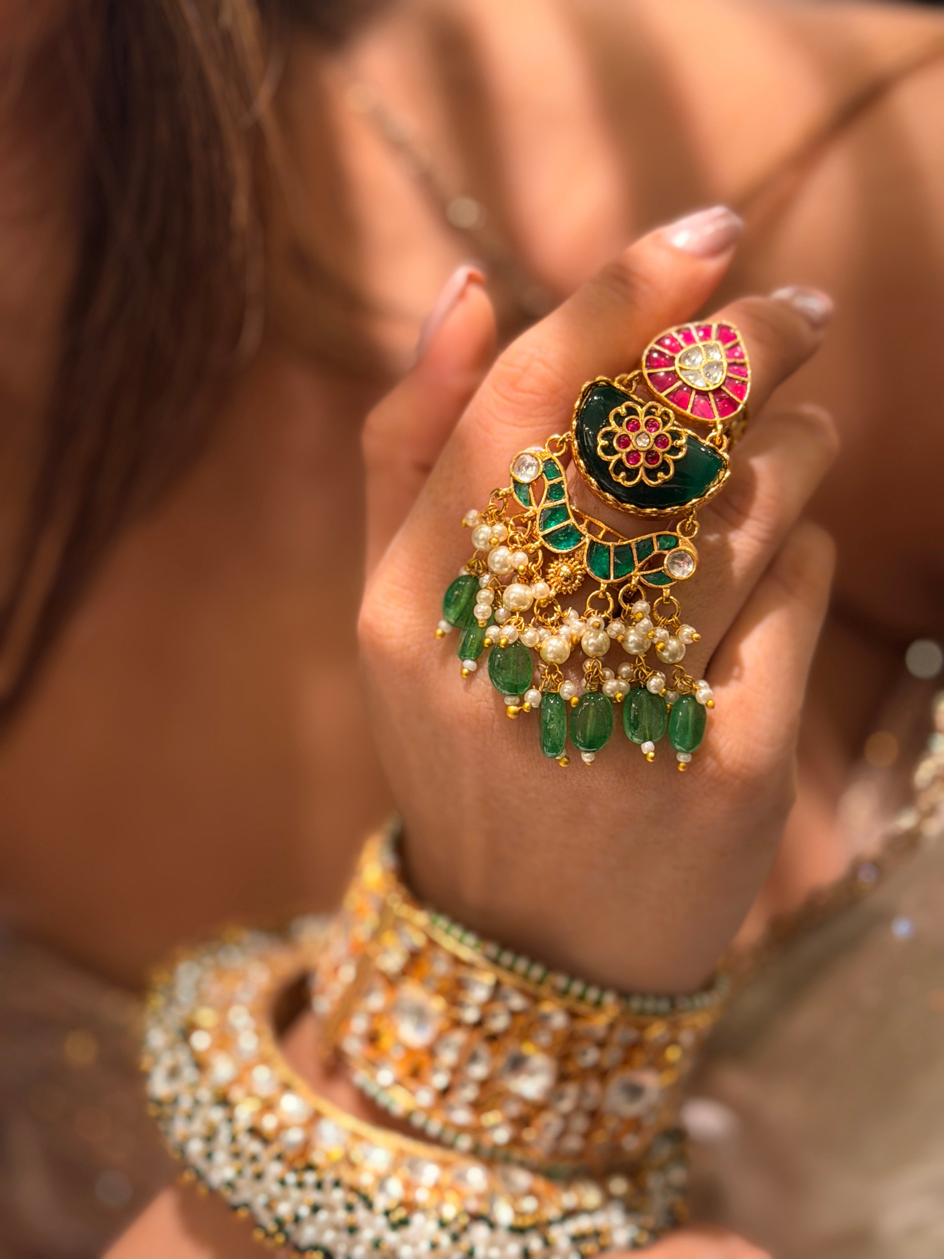 Mrunal Jadau Latkan Ring