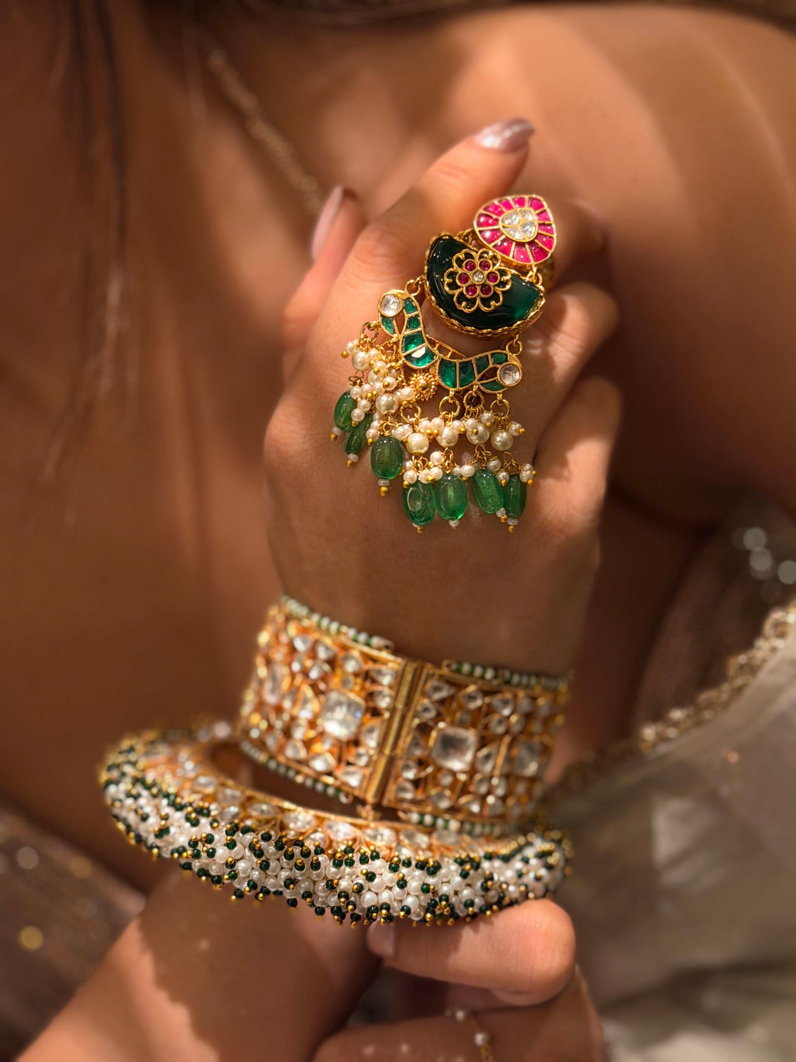 Mrunal Jadau Latkan Ring