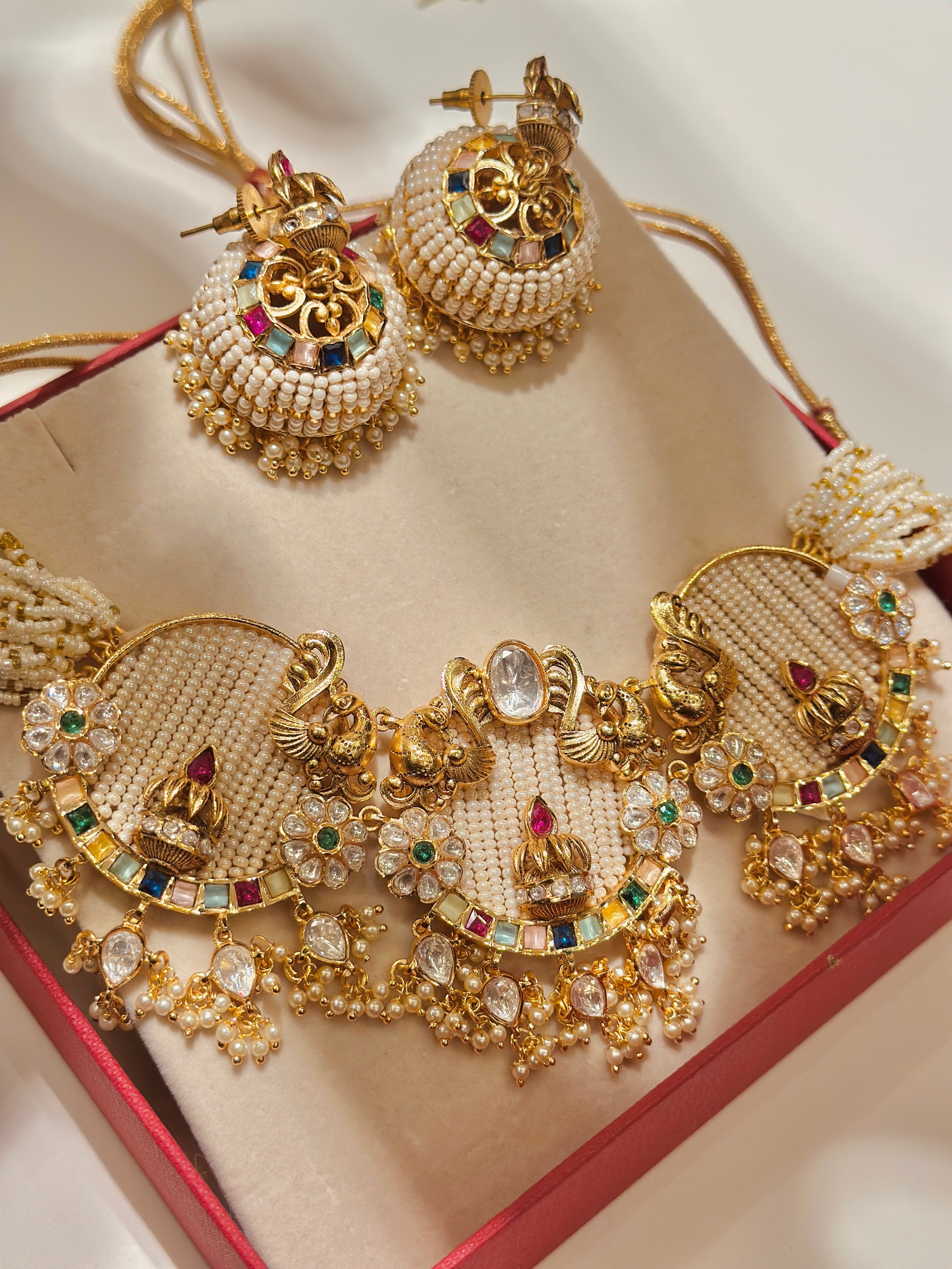 Parineeti Choker