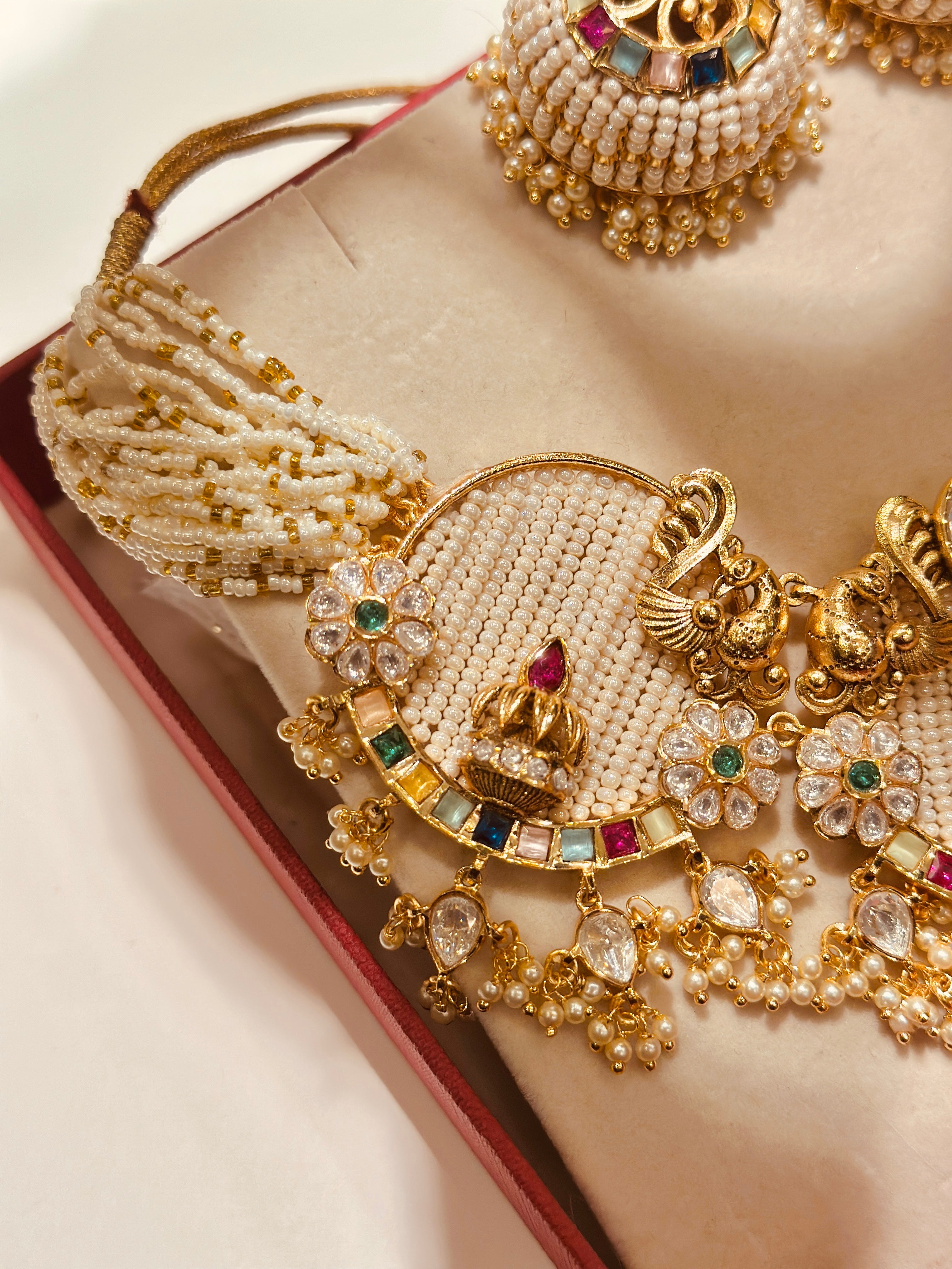 Parineeti Choker