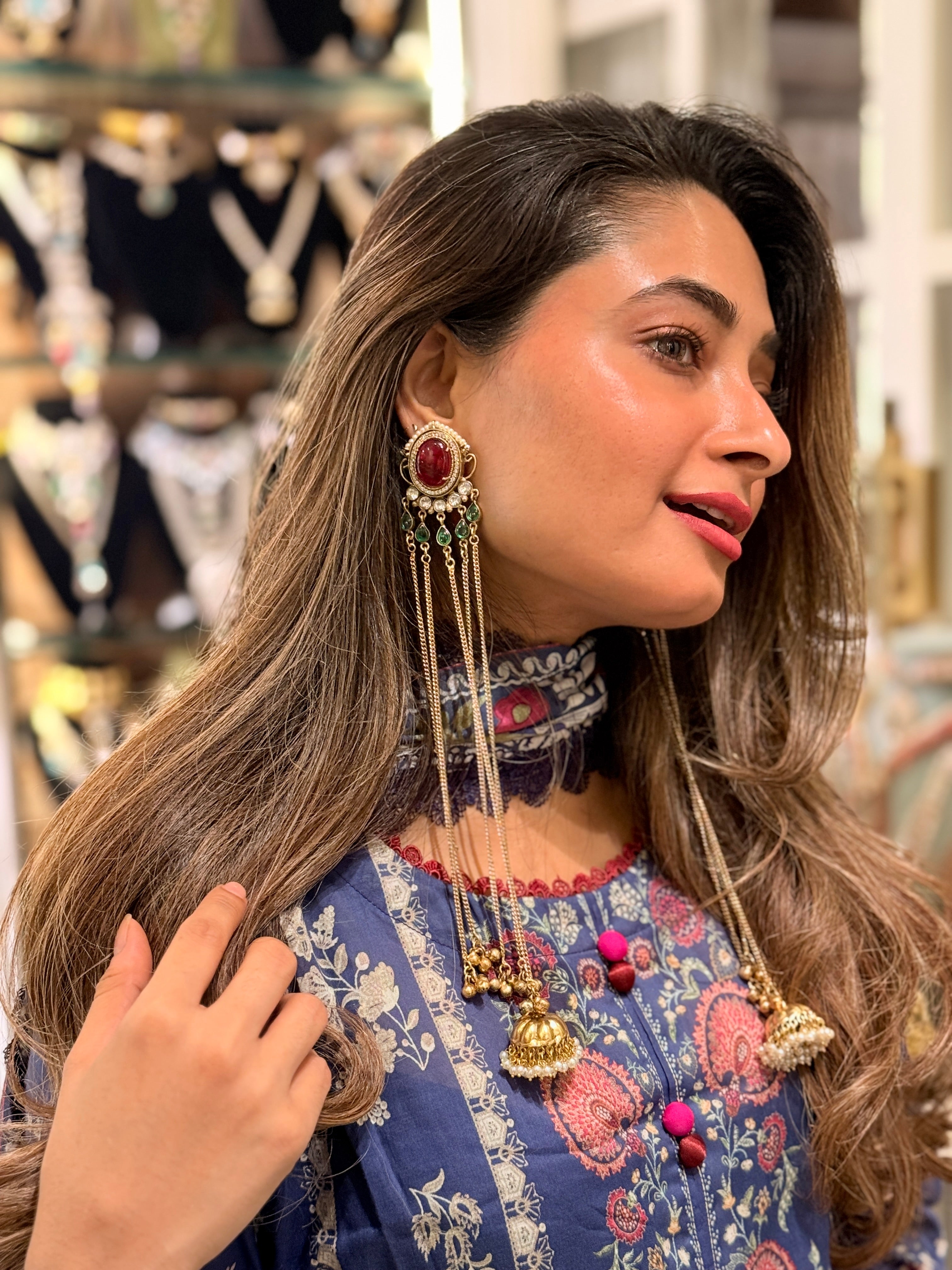 Kashmiri Noor Dangler