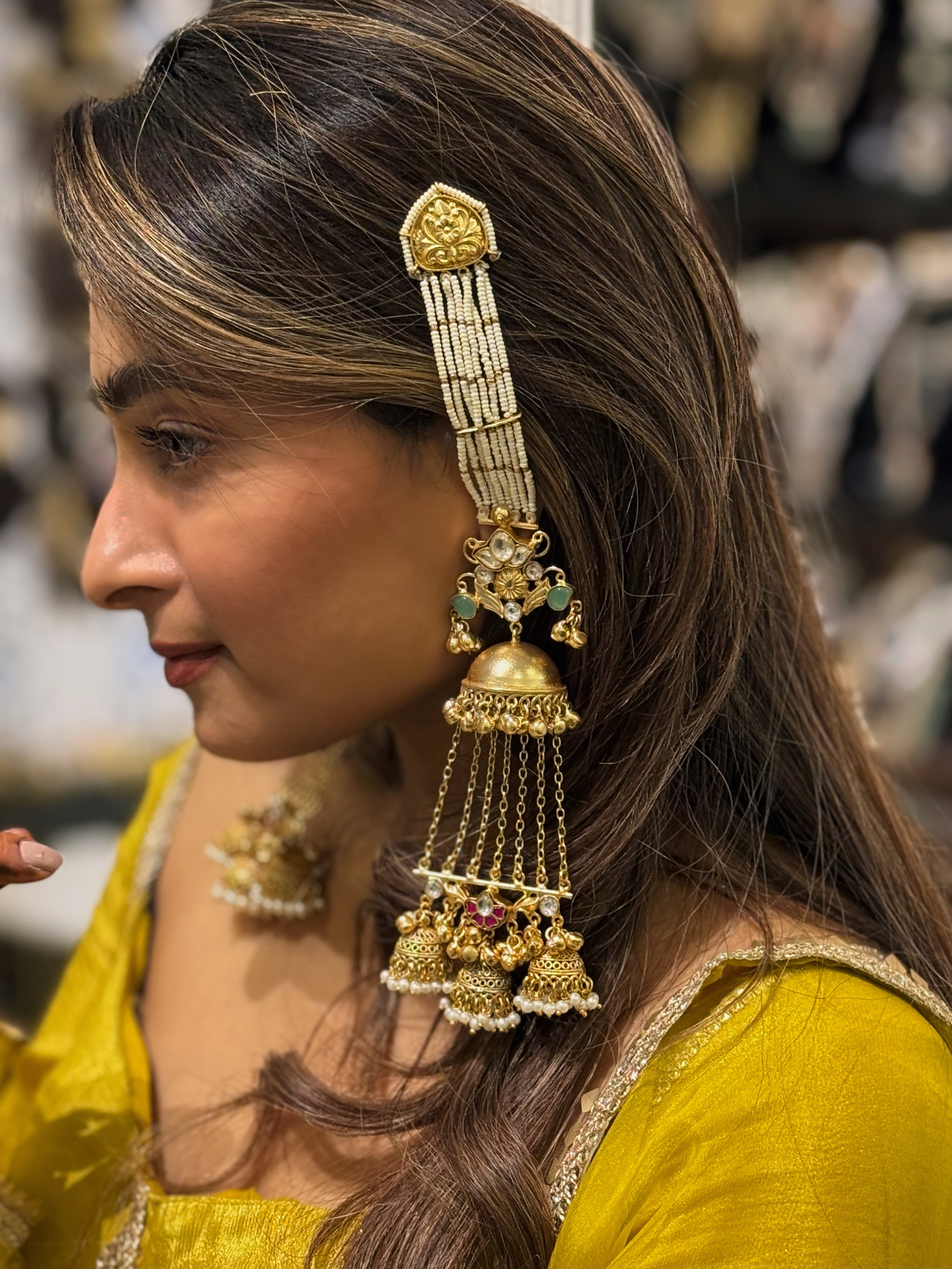 Nargis Jhumki