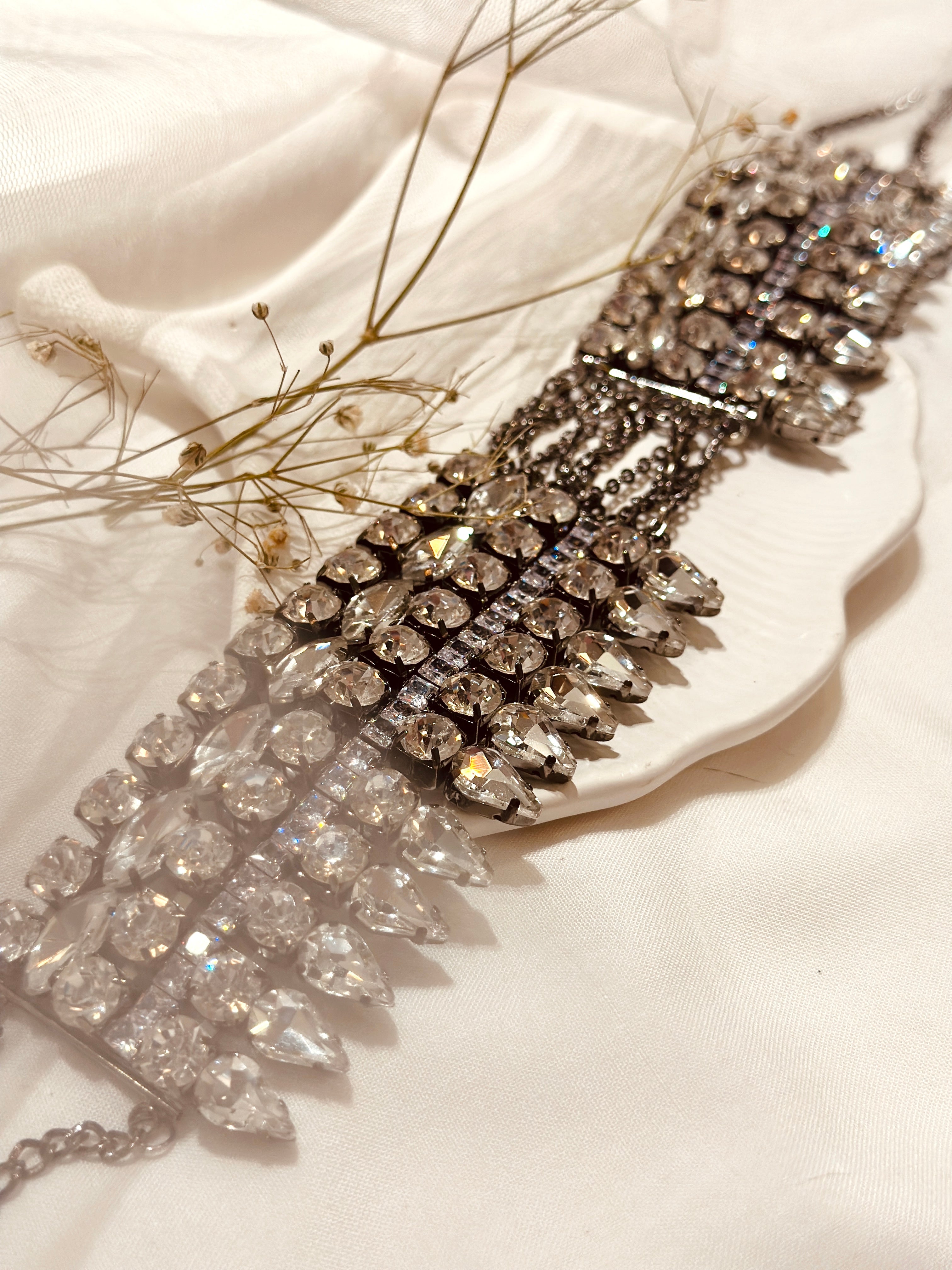 Rise In Dark Choker