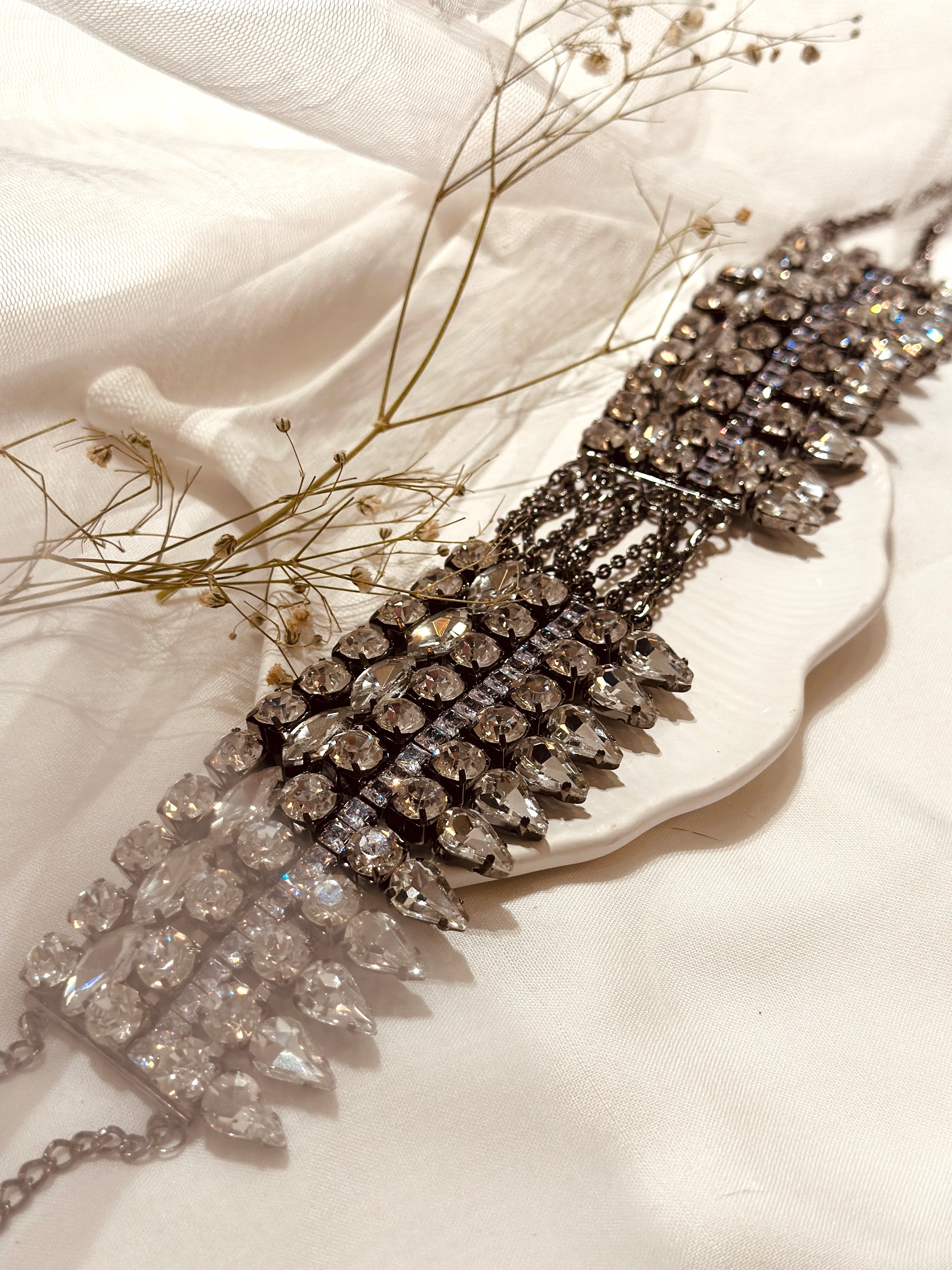 Rise In Dark Choker