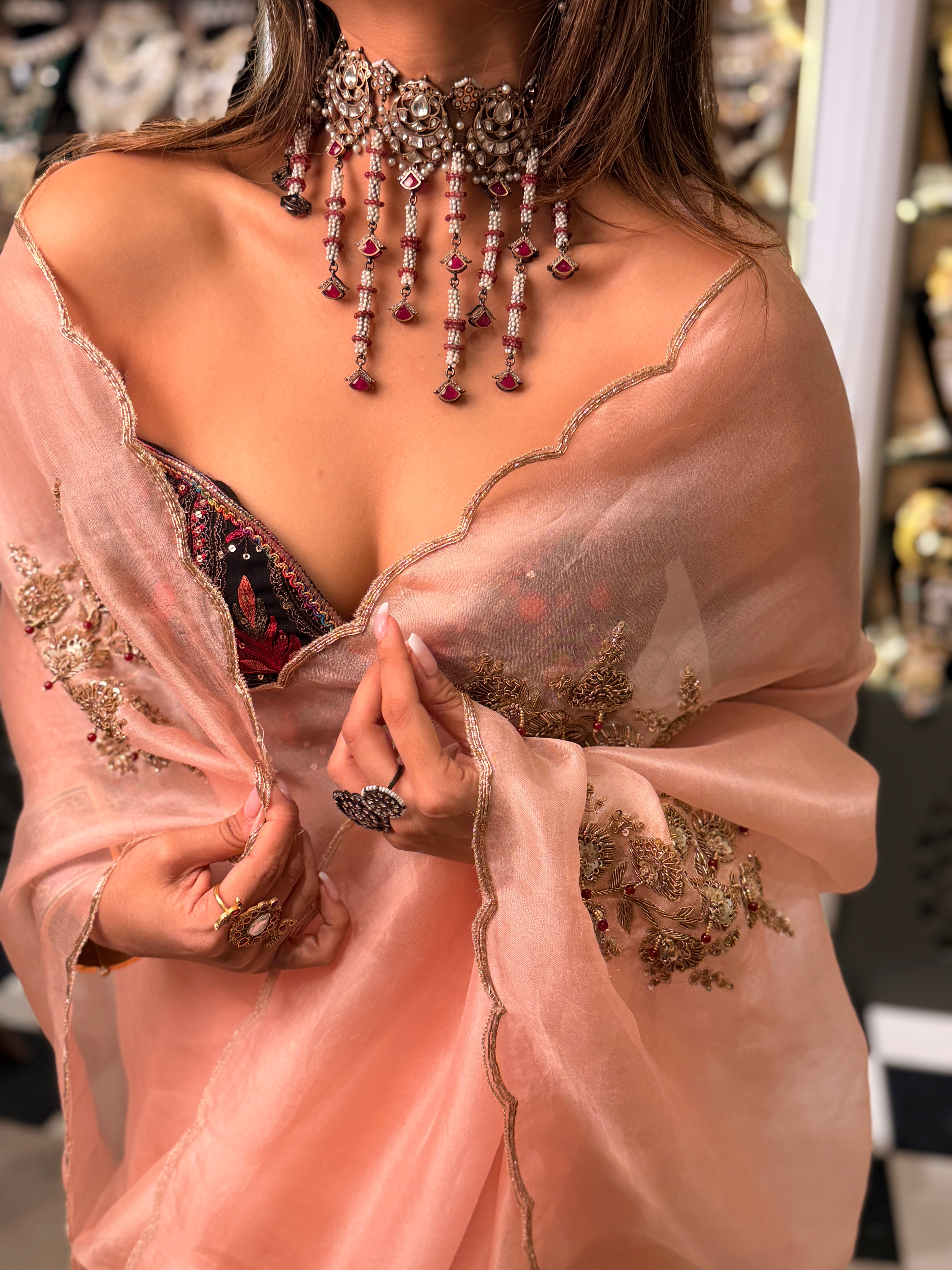 Chand gulabi Choker - Mahira