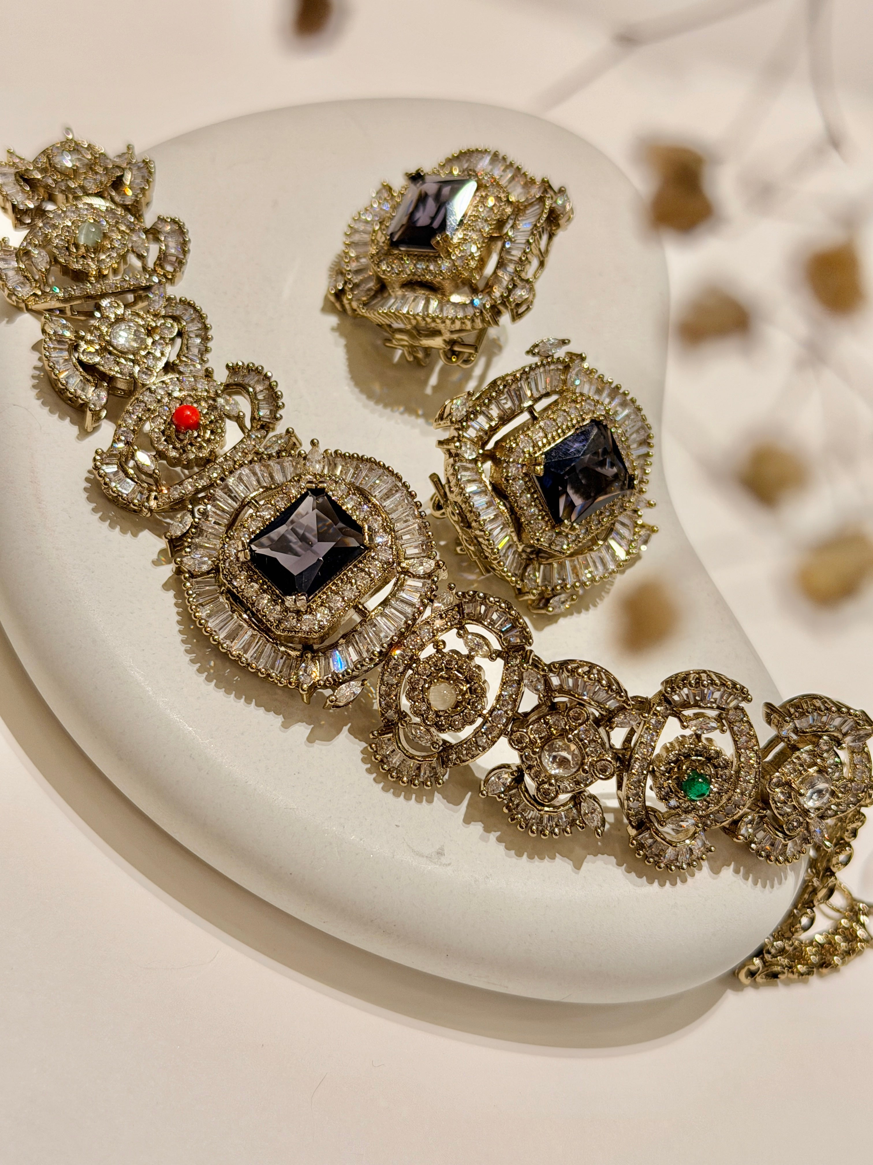 Elizabeth Dove Choker