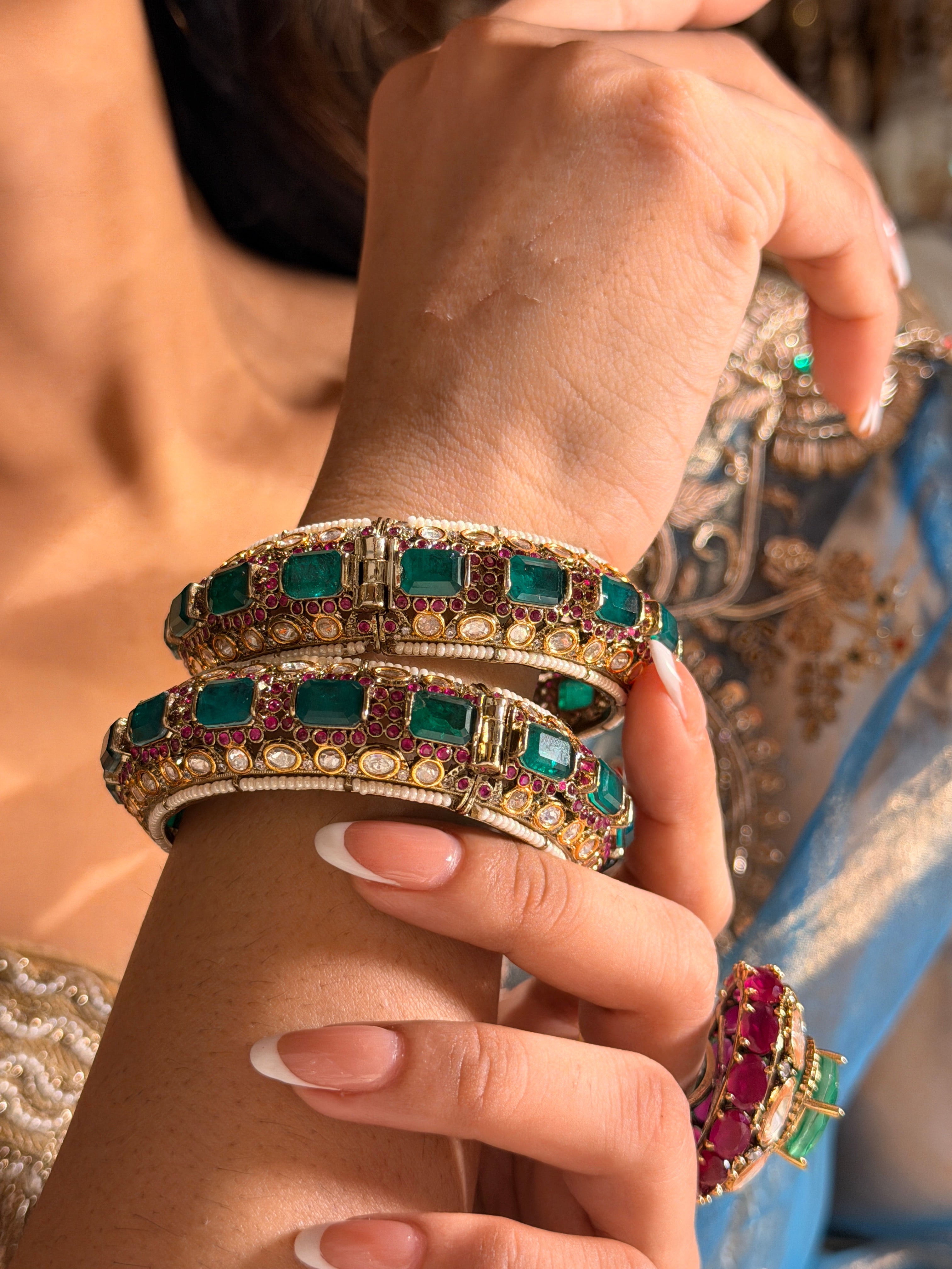 Taniya Emerald Bangle