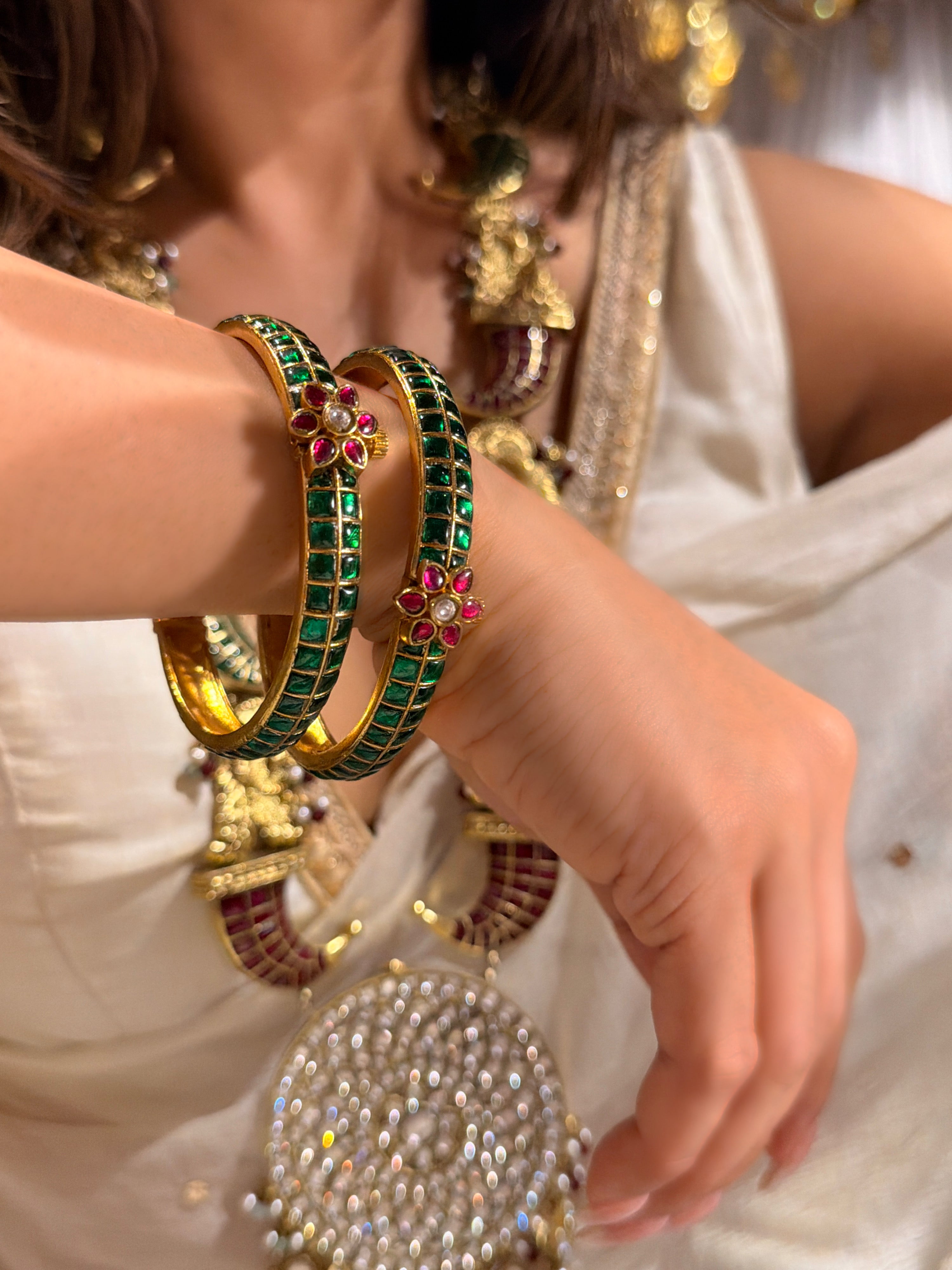 Saaz Emerald Sleek Bangle