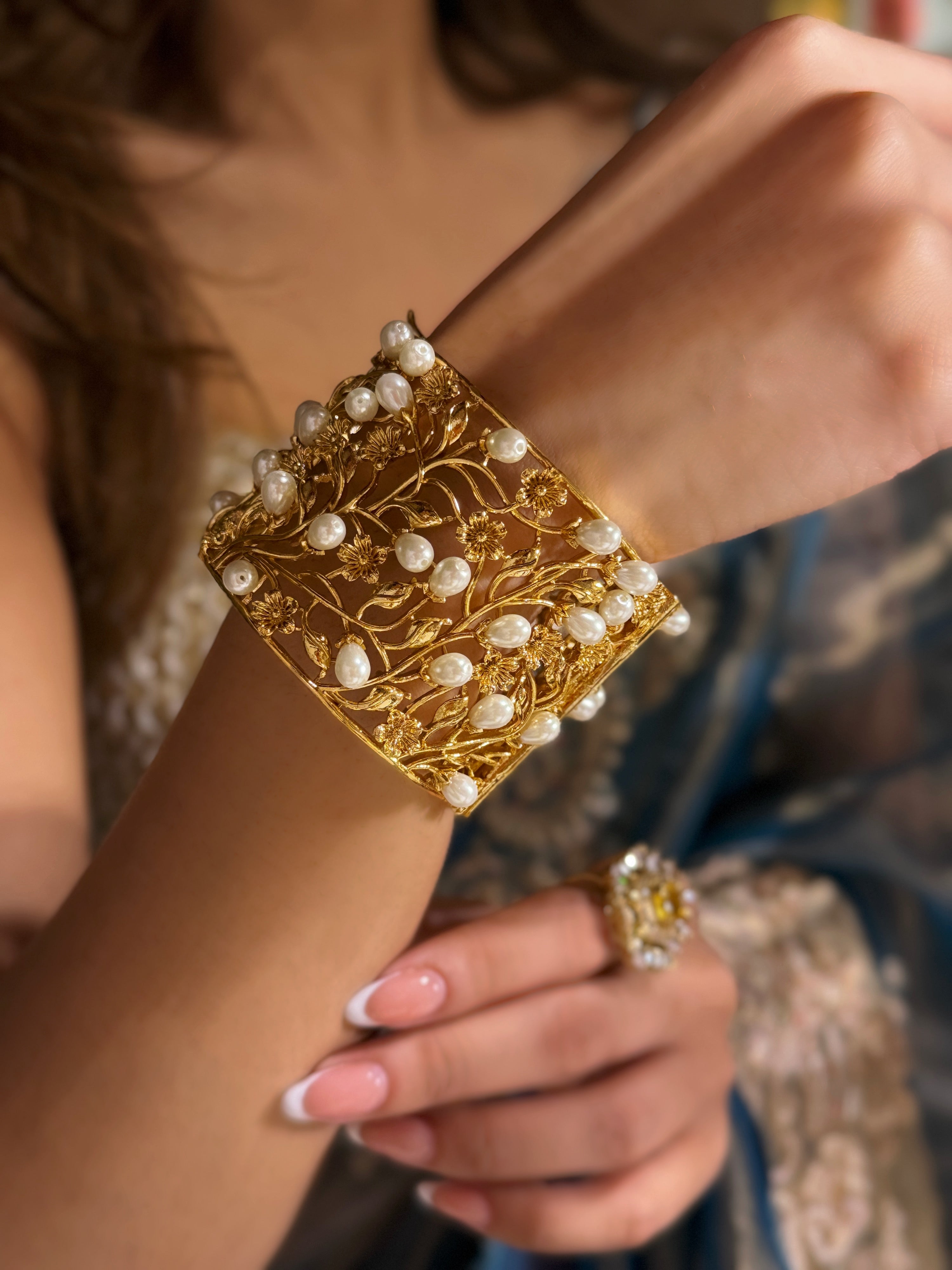 Pearl drop Handcuff