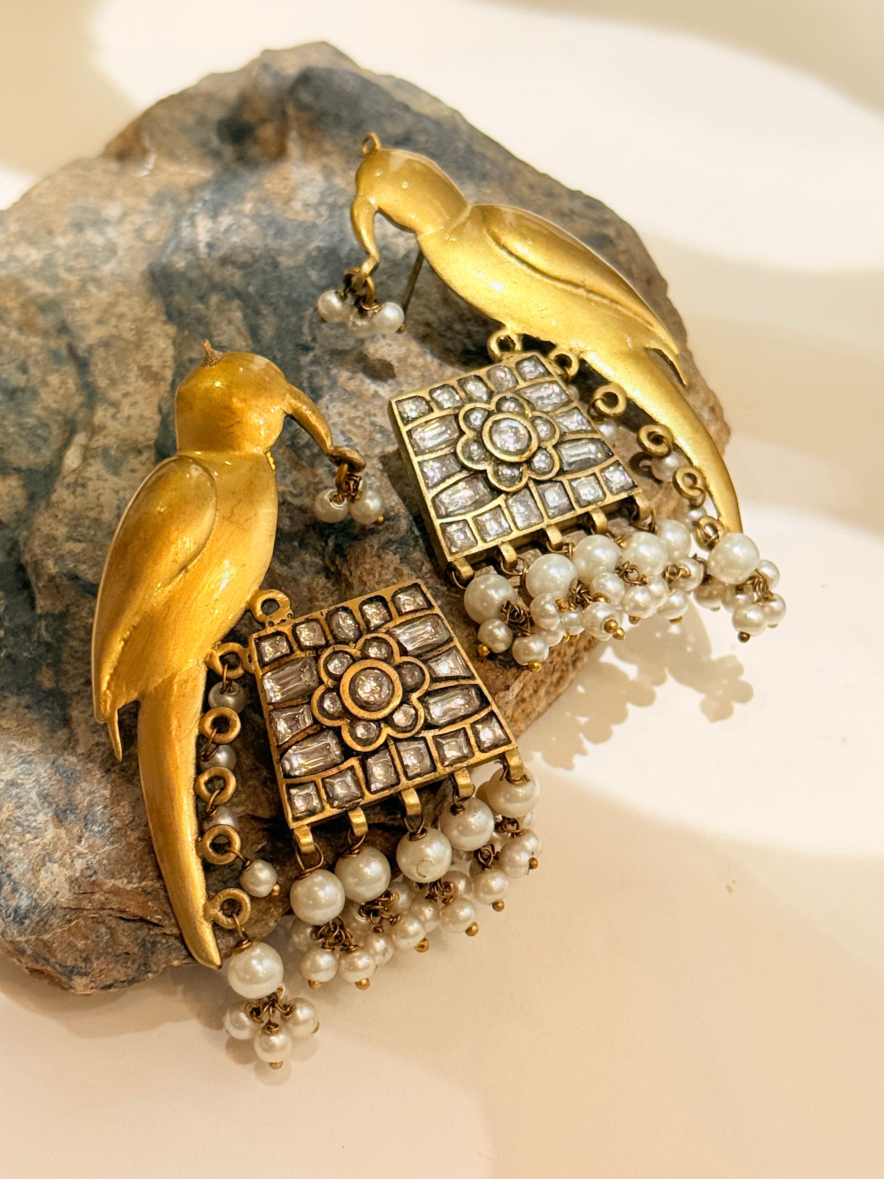 Pearl Parrot Majesty-Mahira