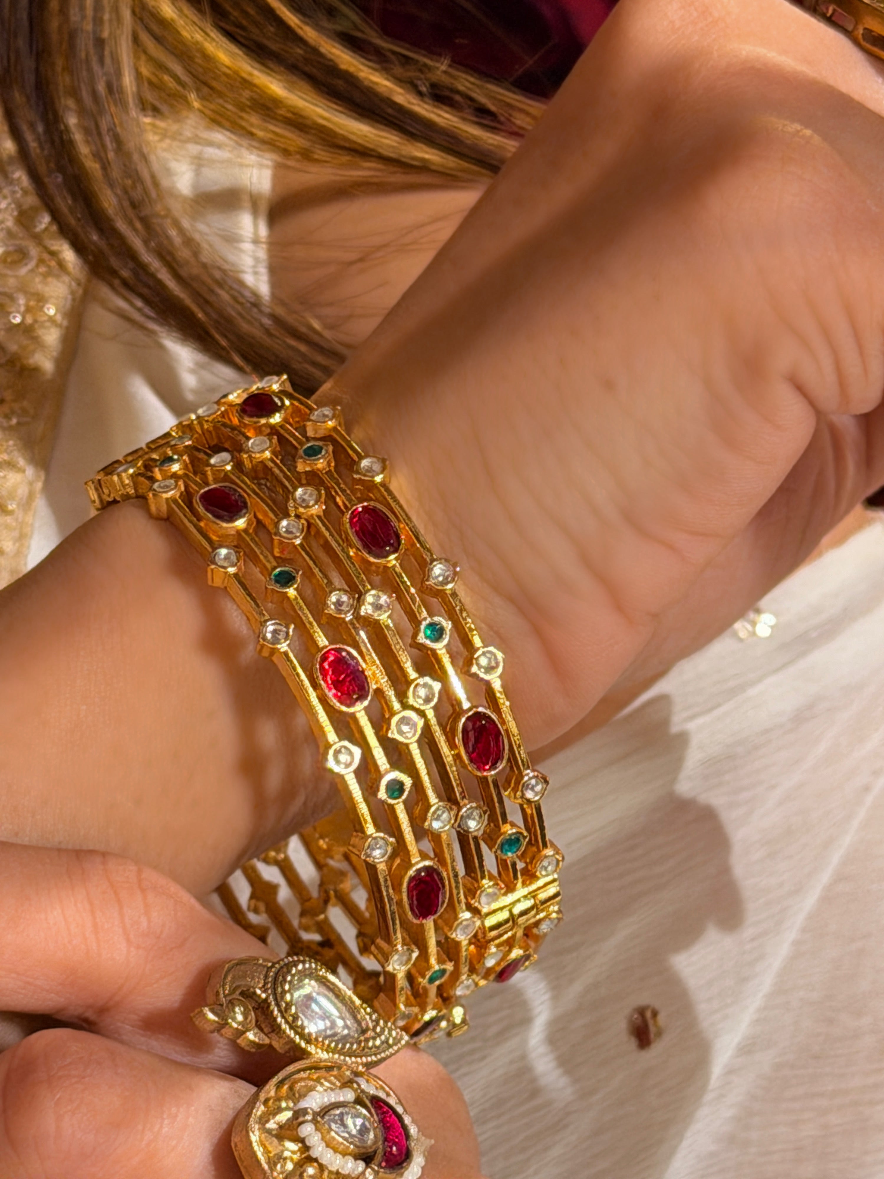 Sangam gold sleek bangle
