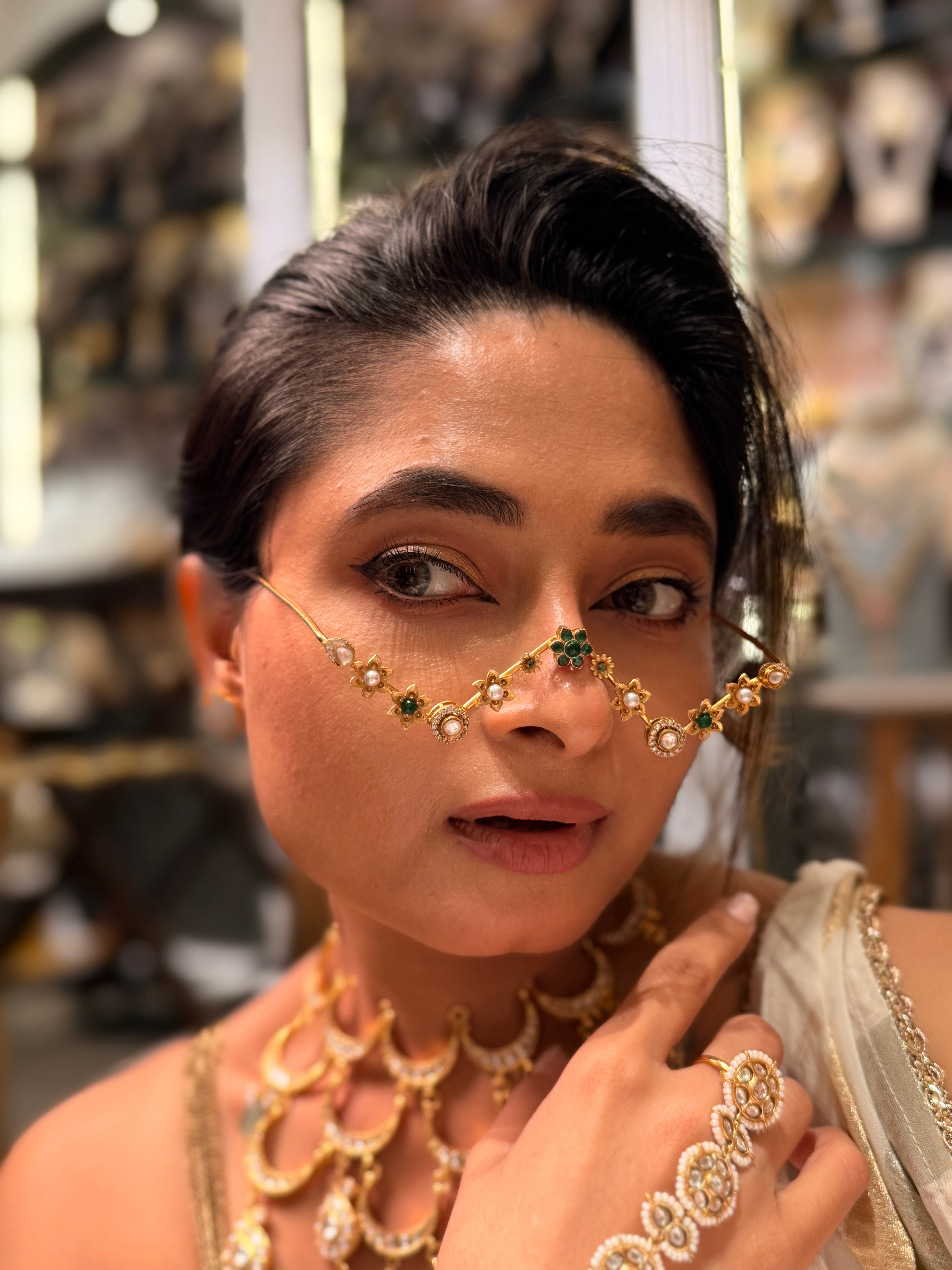 Triangle Green Kundan Flower Facelet